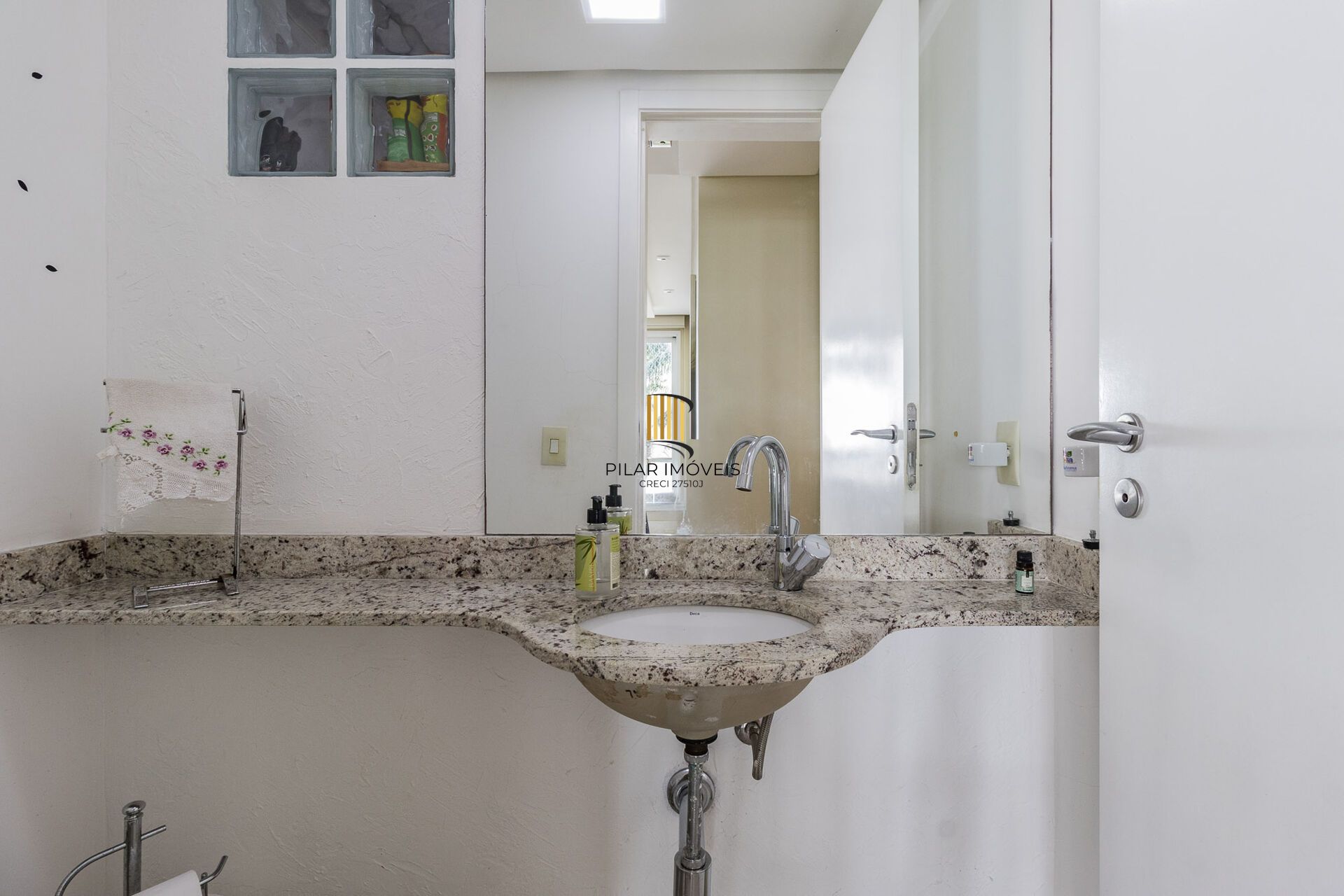 Apartamento à venda no bairro Passo D'areia em Porto Alegre/RS