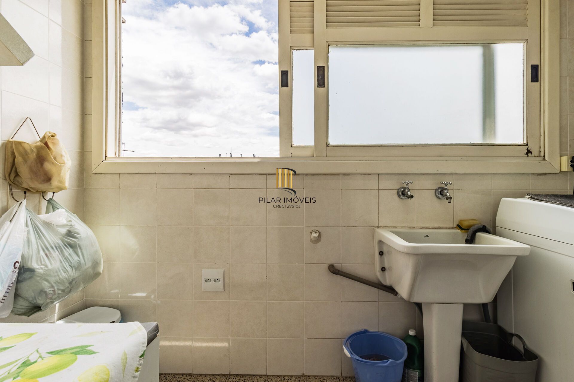 Apartamento à venda no bairro Jardim Lindóia em Porto Alegre/RS