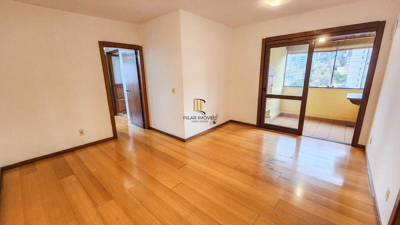 Apartamento semi-mobiliado à venda no Petrópolis