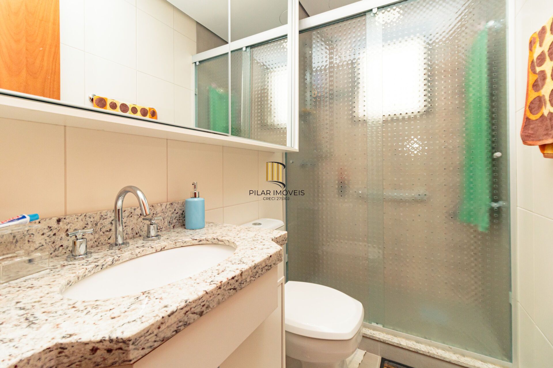 Apartamento à venda no bairro Passo da Areia em Porto Alegre/RS