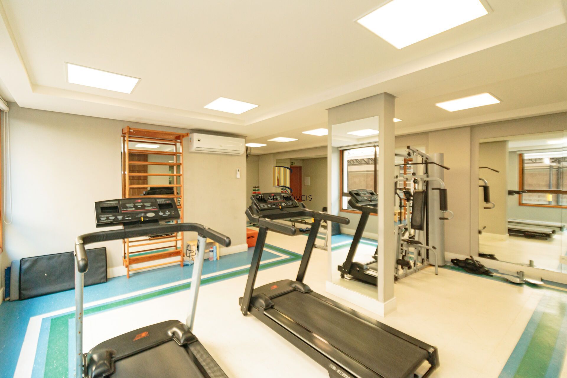 Apartamento à venda no bairro Passo da Areia em Porto Alegre/RS