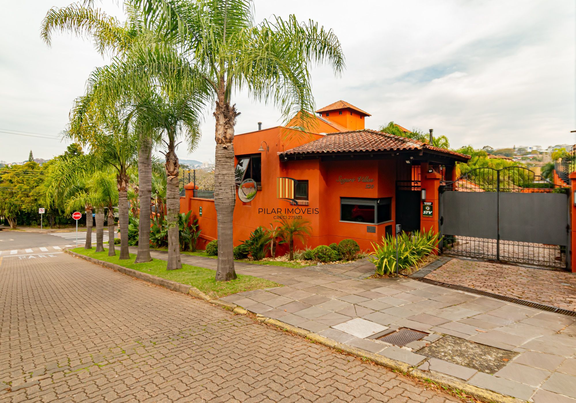 Casa em condomínio fechado a venda no bairro Três Figueiras.