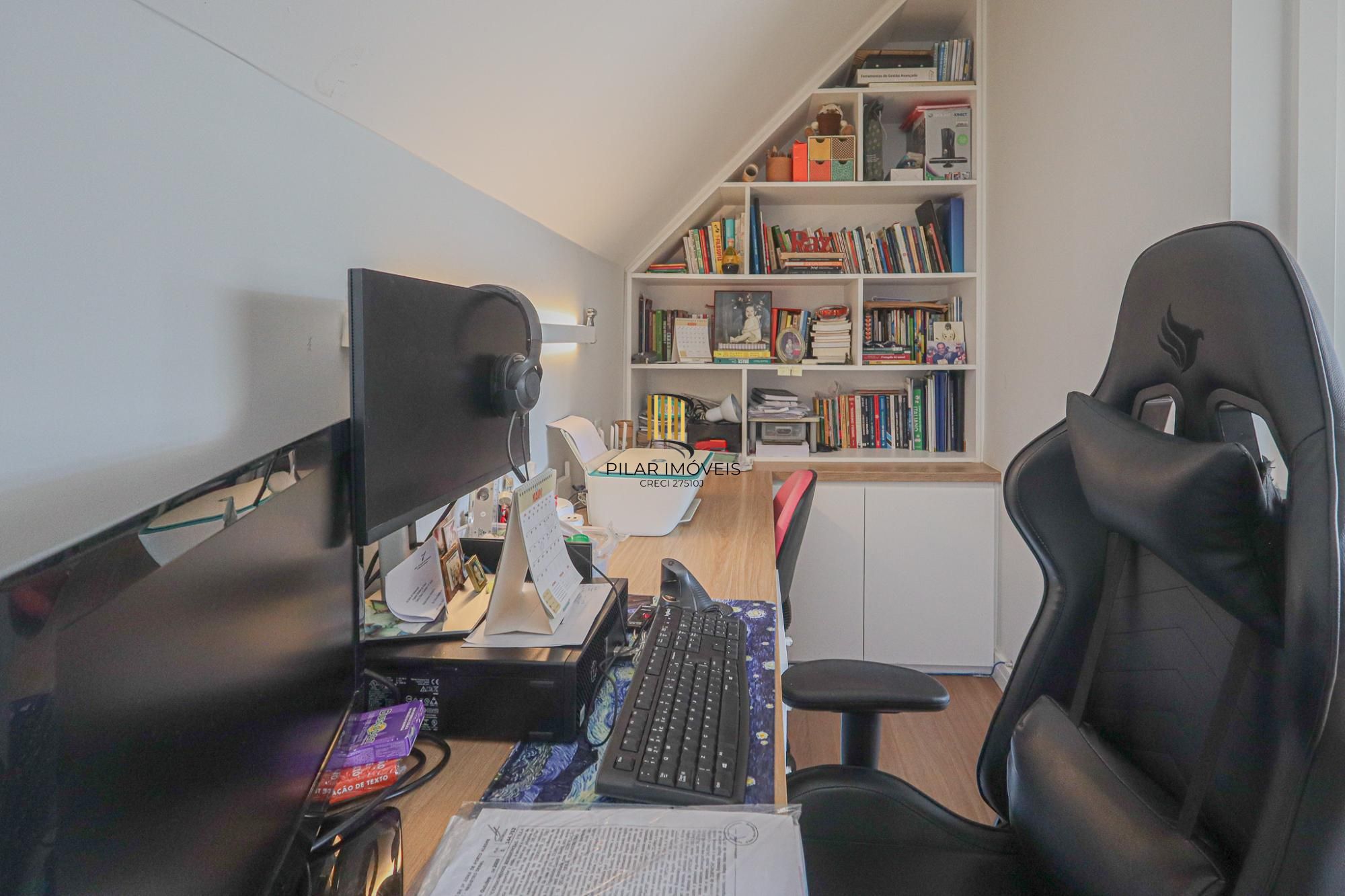 Casa em condomínio a venda no condomínio Villa Serena bairro Teresópolis