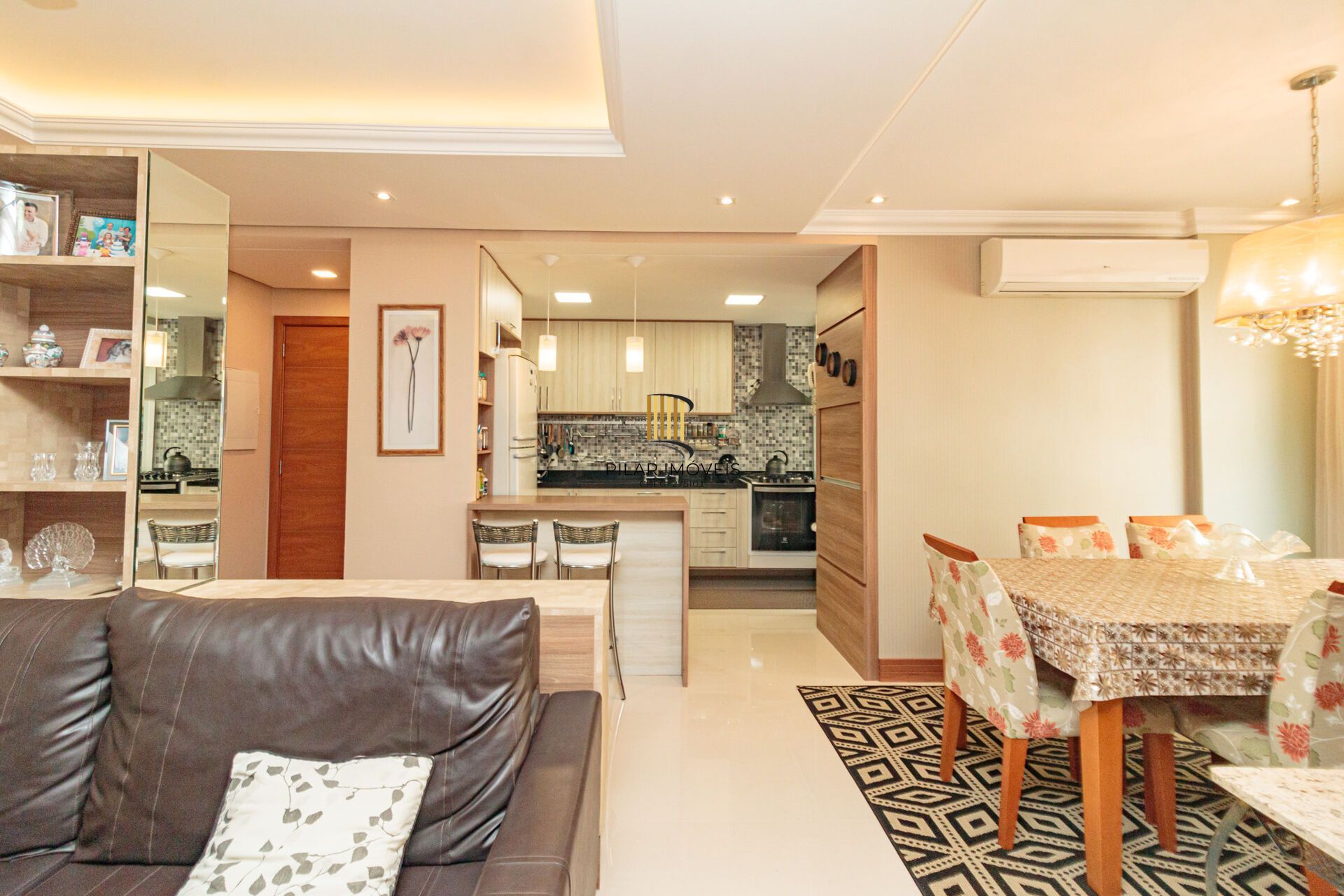 Apartamento à venda no bairro Passo da Areia em Porto Alegre/RS