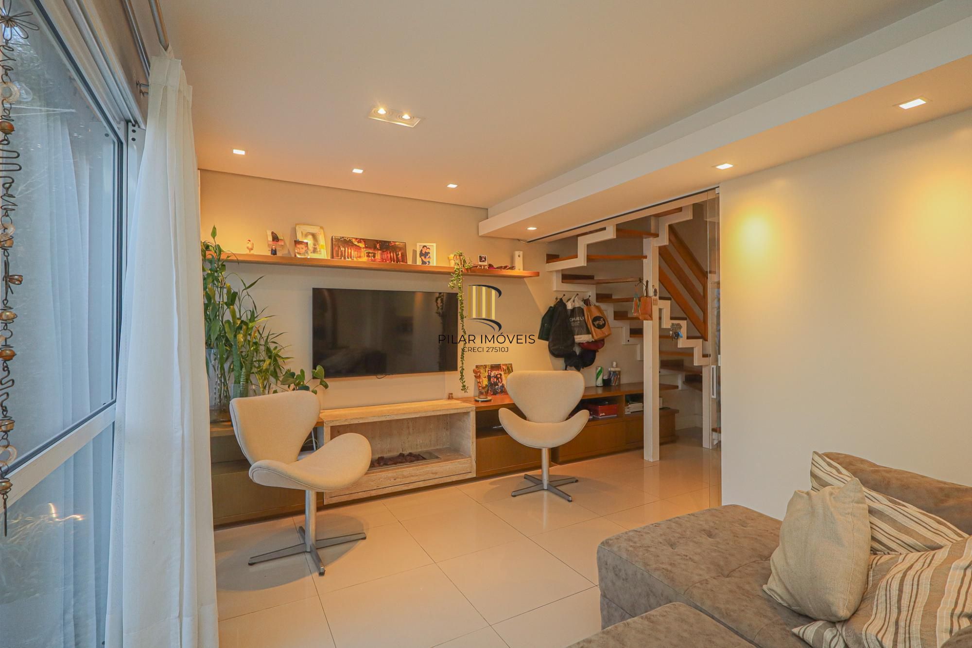 Casa em condomínio a venda no condomínio Villa Serena bairro Teresópolis