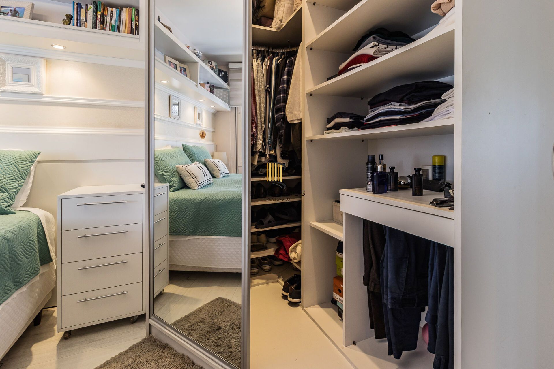 Apartamento à venda no bairro Jardim Lindóia em Porto Alegre/RS