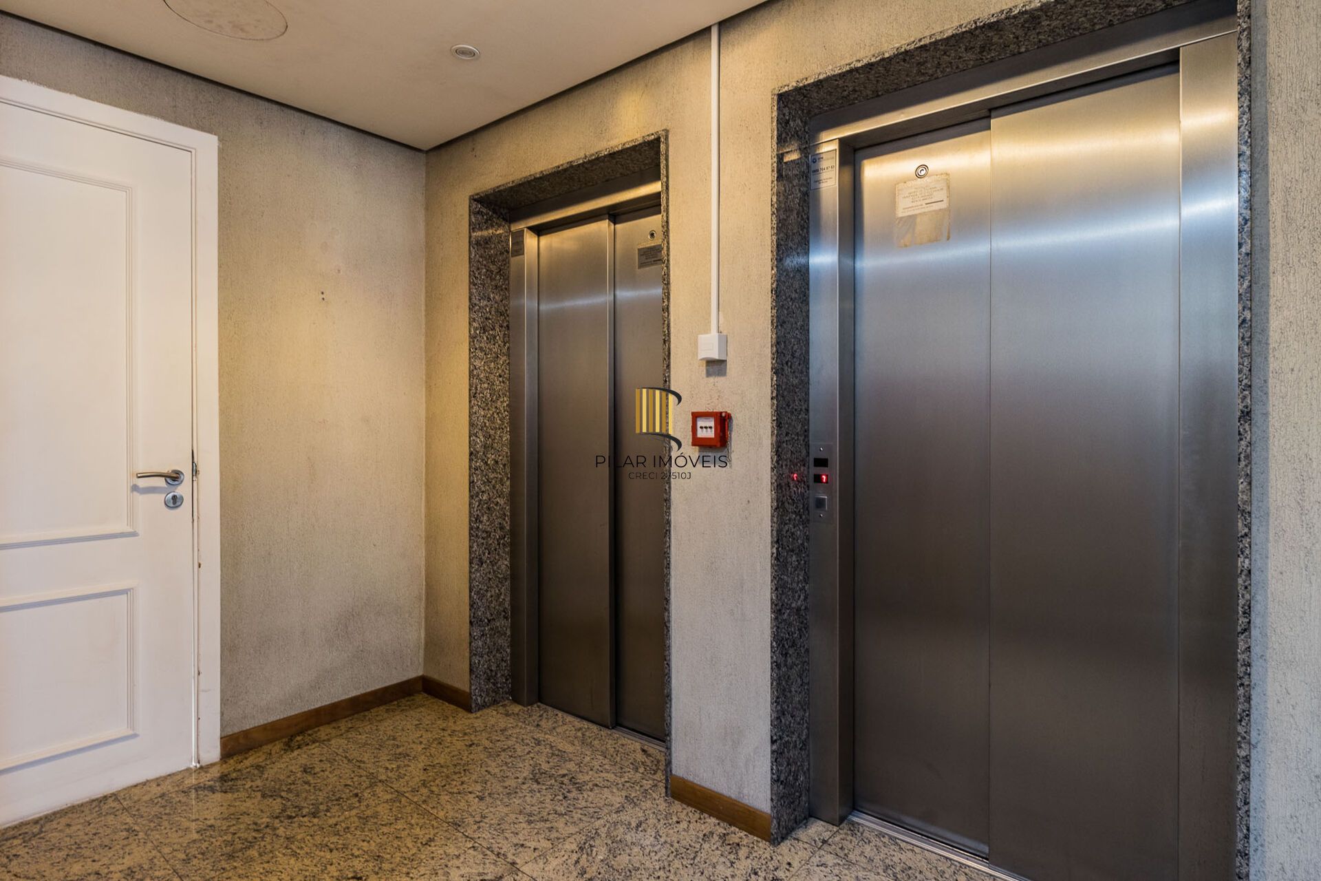 Apartamento à venda no bairro Mont' Serrat em Porto Alegre/RS