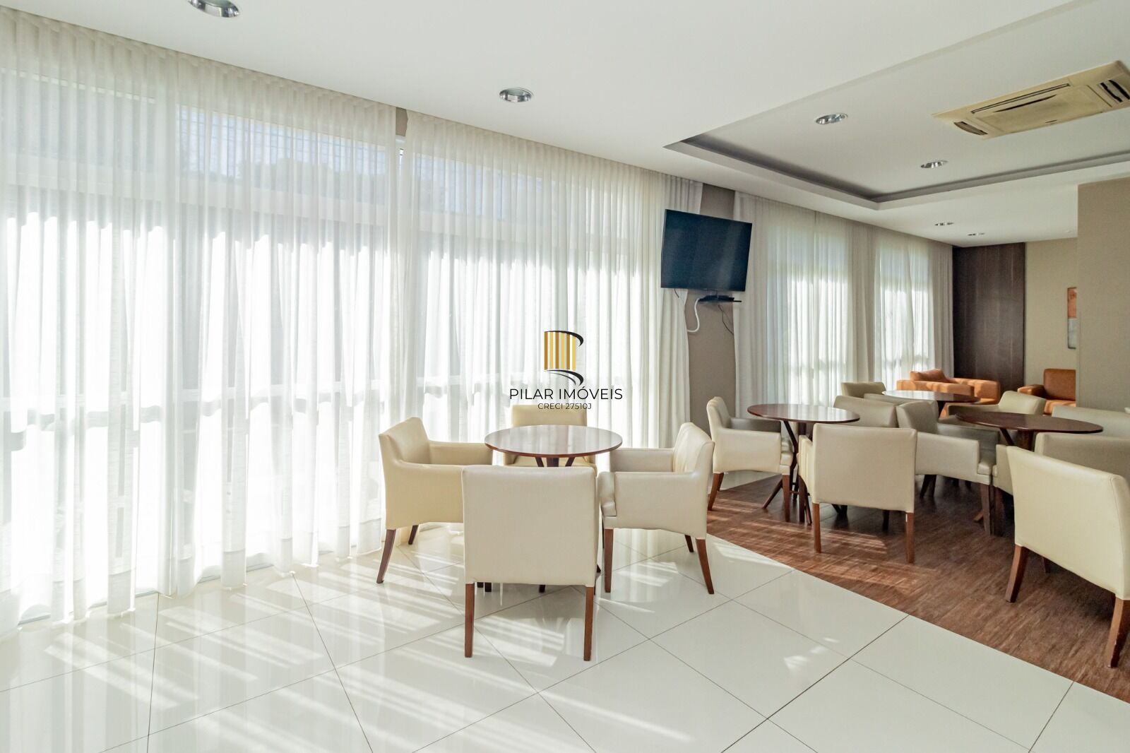 Apartamento à venda no bairro Passo D'areia em Porto Alegre/RS