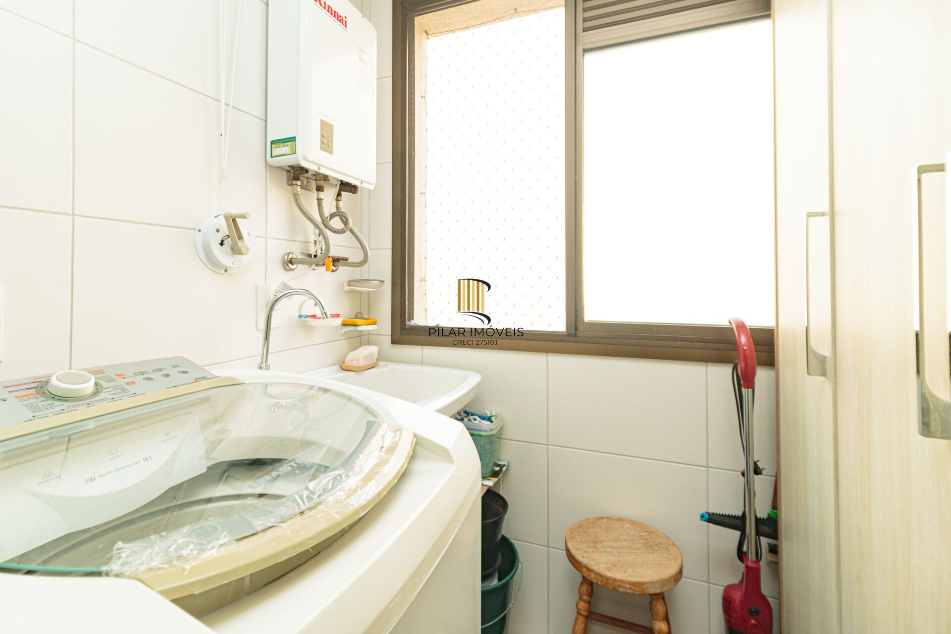 Apartamento à venda no bairro Passo da Areia em Porto Alegre/RS