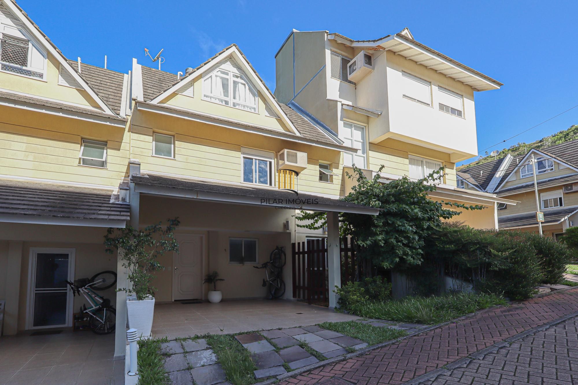 Casa em condomínio no bairro Teresópolis