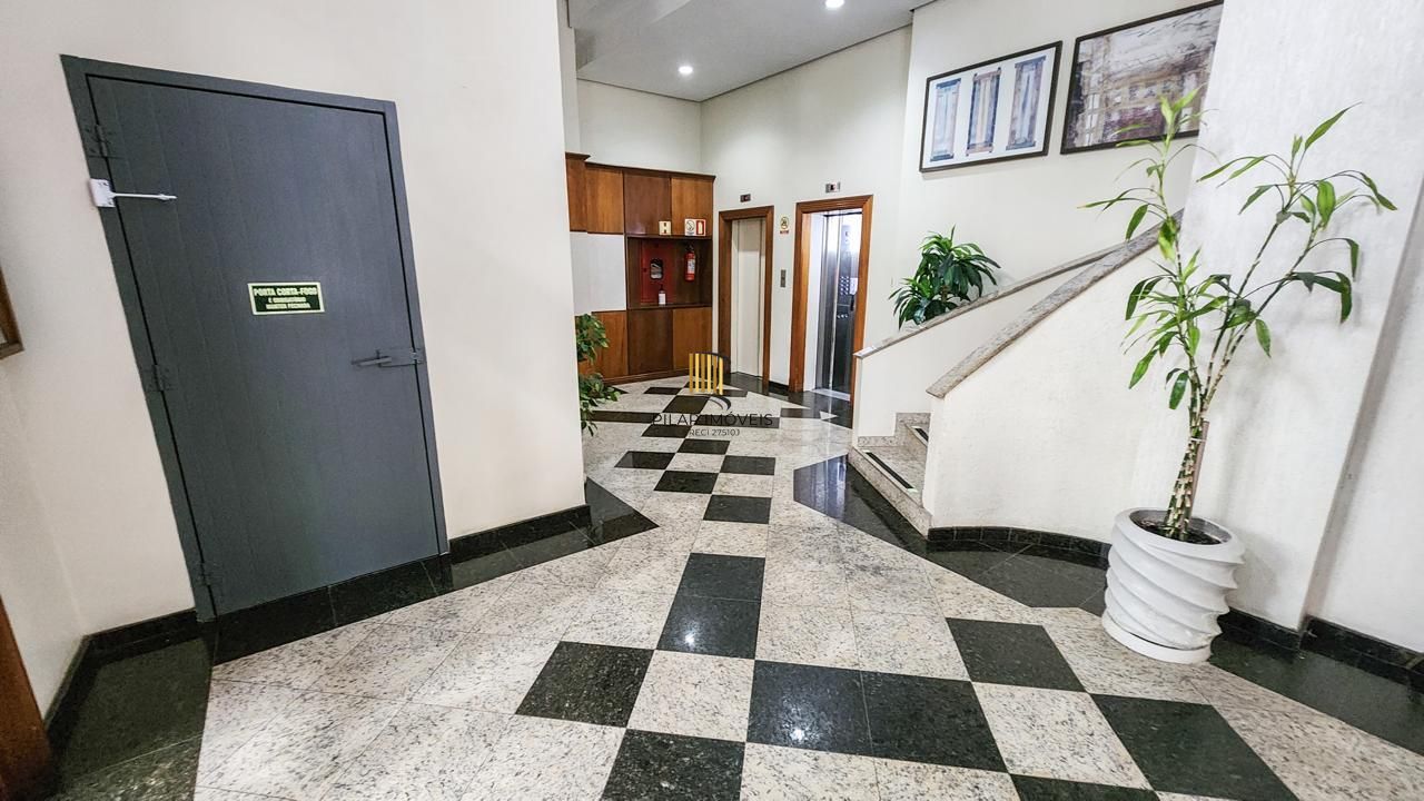 Apartamento semi-mobiliado à venda no Petrópolis