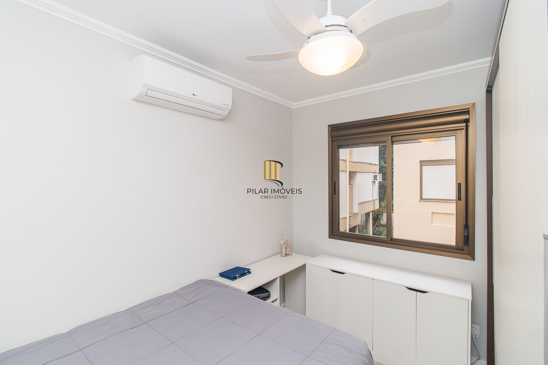 Apartamento mobiliado à venda no bairro Petrópolis