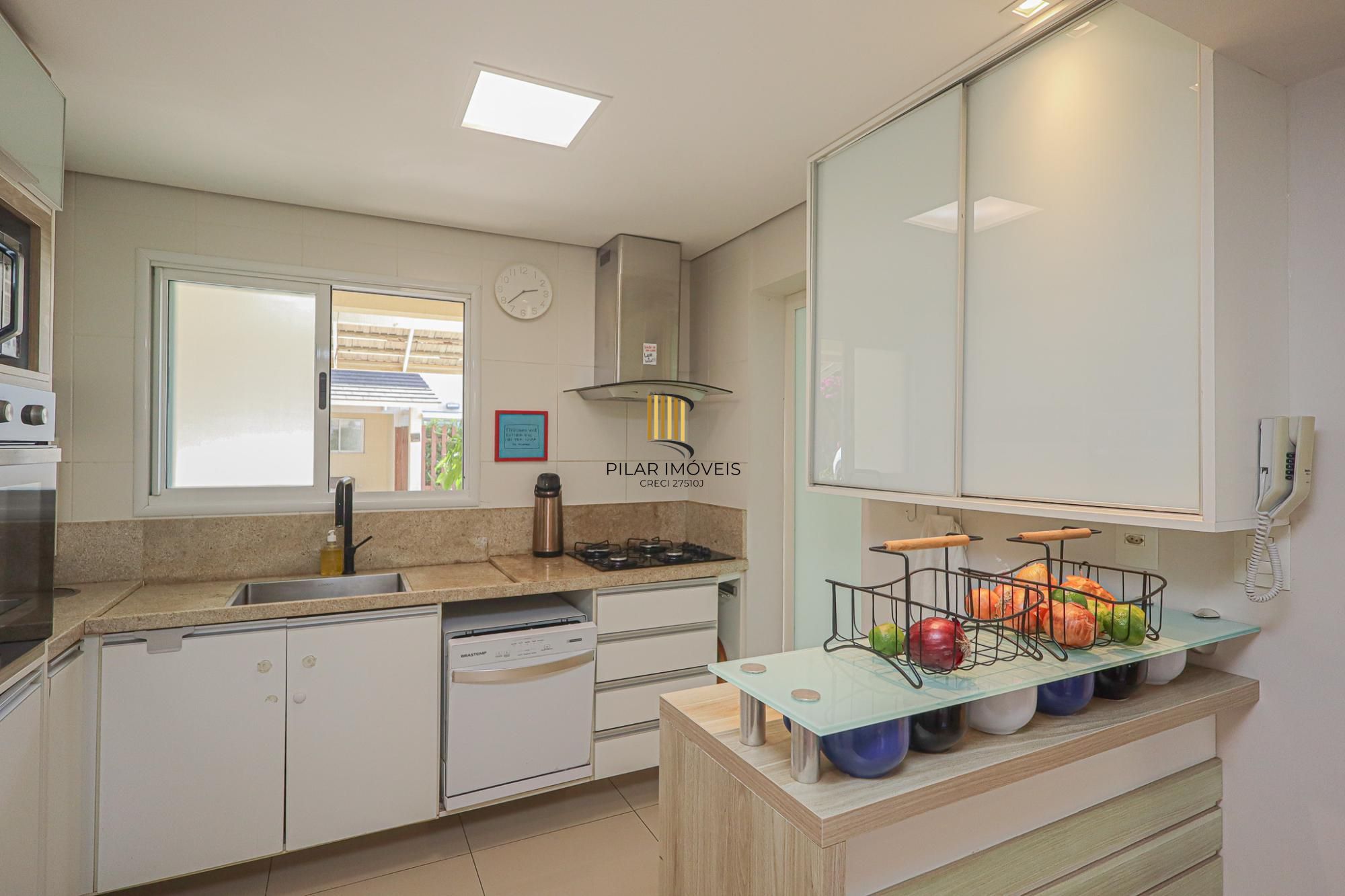 Casa em condomínio a venda no condomínio Villa Serena bairro Teresópolis