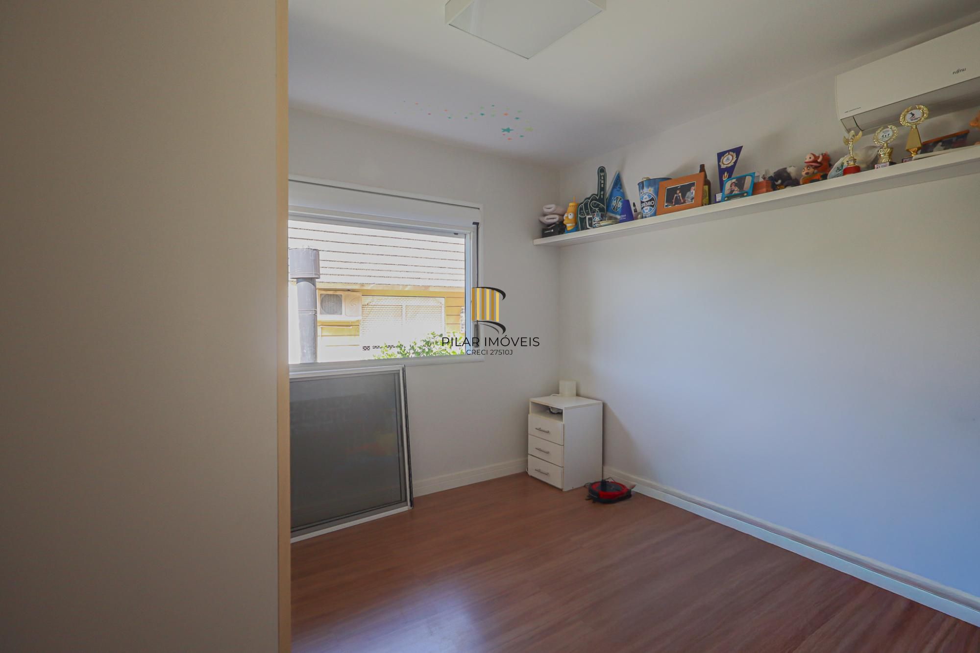 Casa em condomínio a venda no condomínio Villa Serena bairro Teresópolis