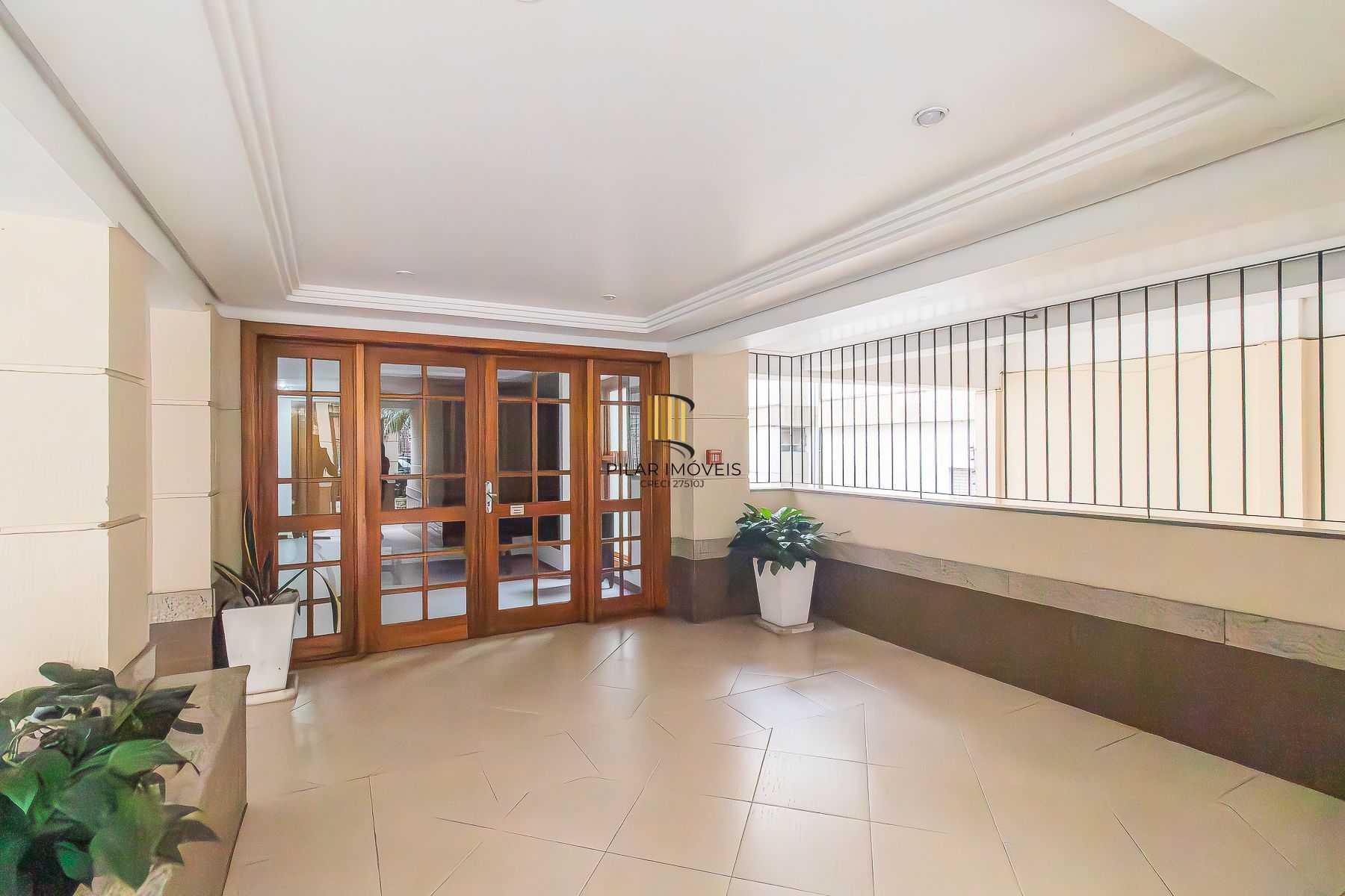 Apartamento mobiliado à venda no bairro Petrópolis