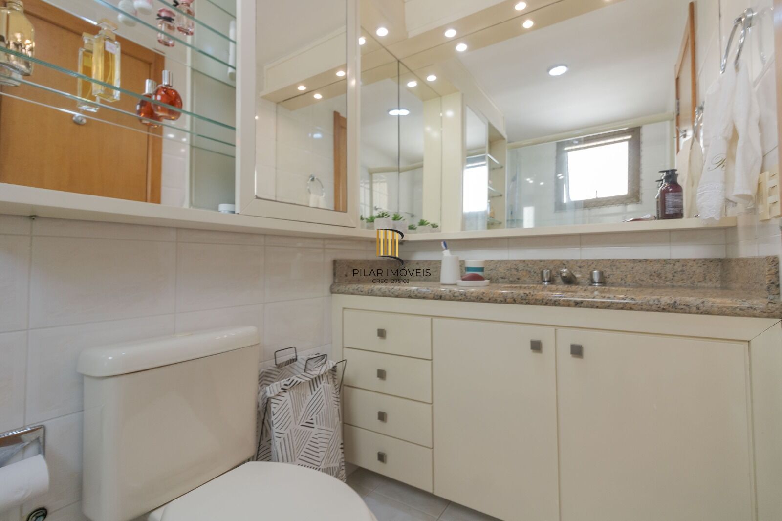 Apartamento à venda no bairro Passo D'areia em Porto Alegre/RS
