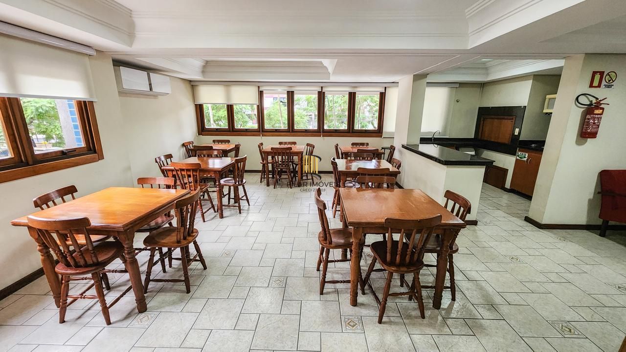 Apartamento semi-mobiliado à venda no Petrópolis