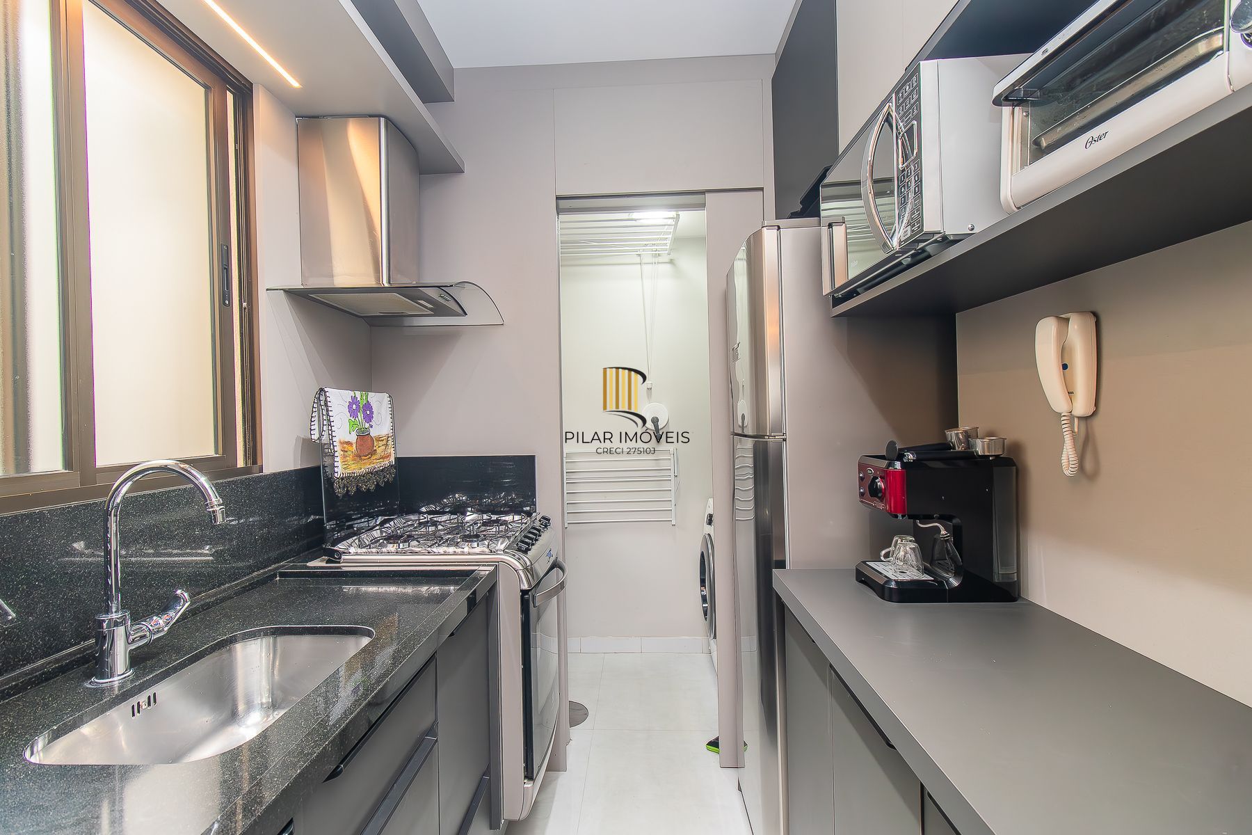 Apartamento mobiliado à venda no bairro Petrópolis