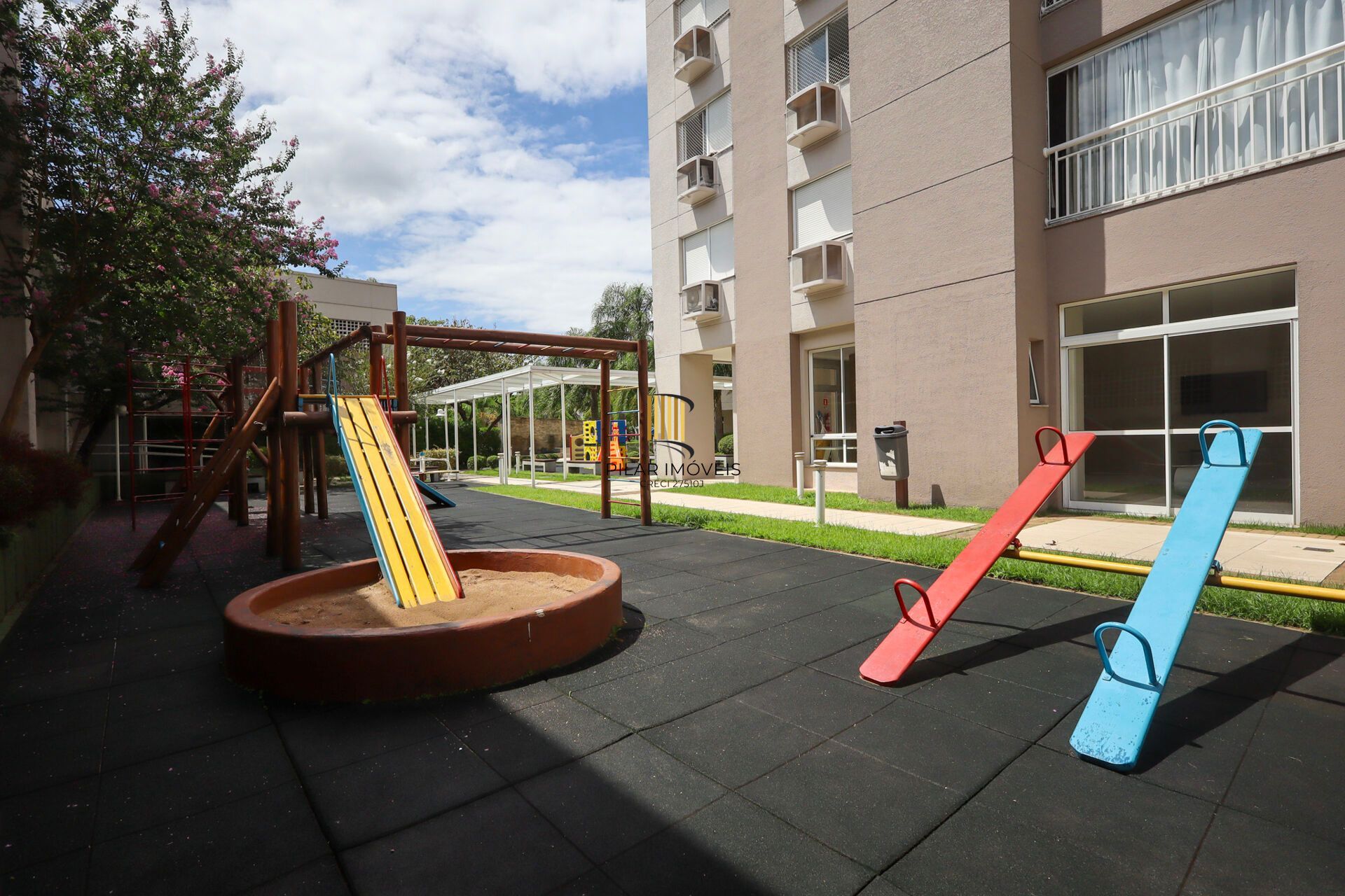 Apartamento à venda no bairro Jardim Lindóia em Porto Alegre/RS