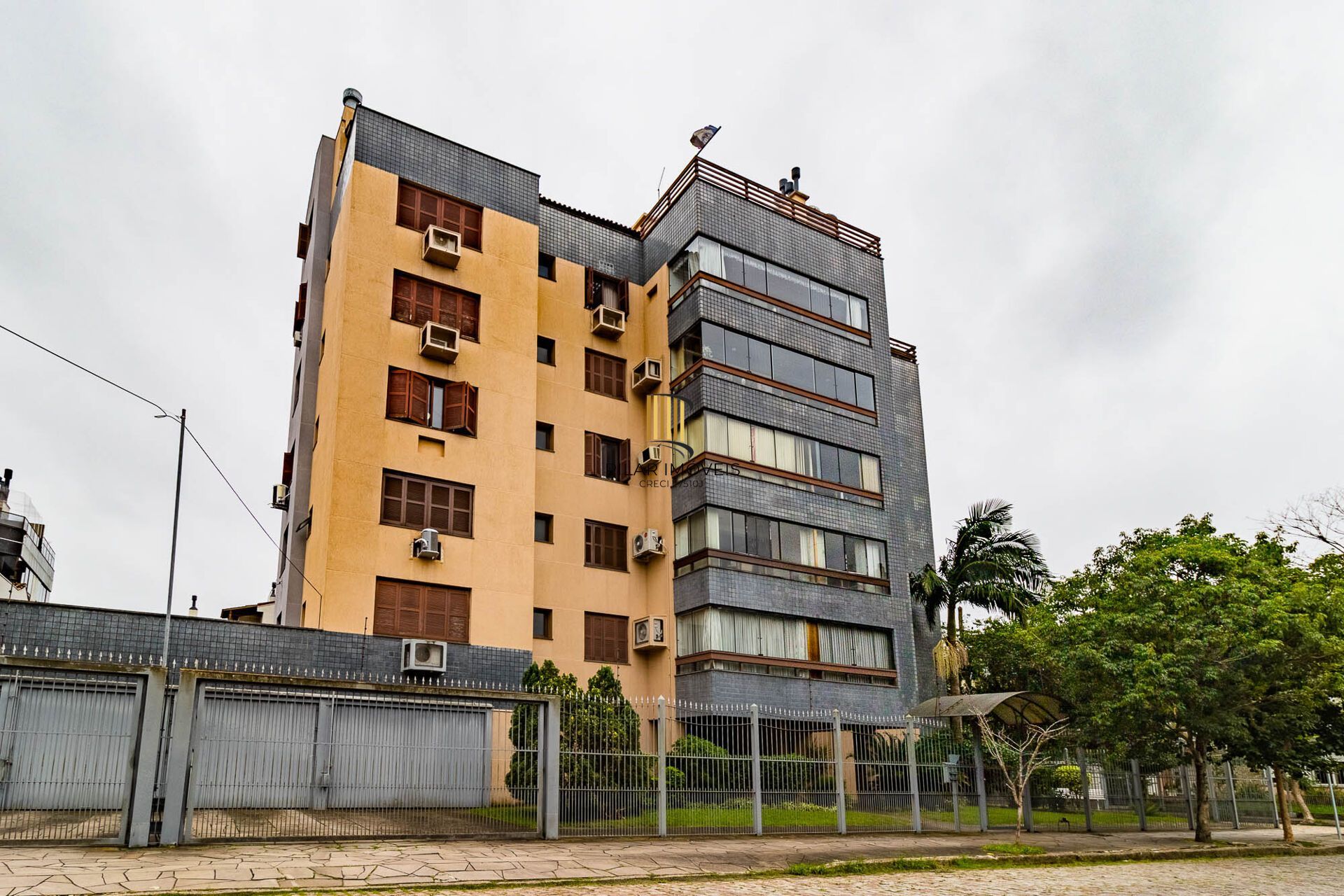 Apartamento à venda no bairro Jardim Lindóia em Porto Alegre/RS