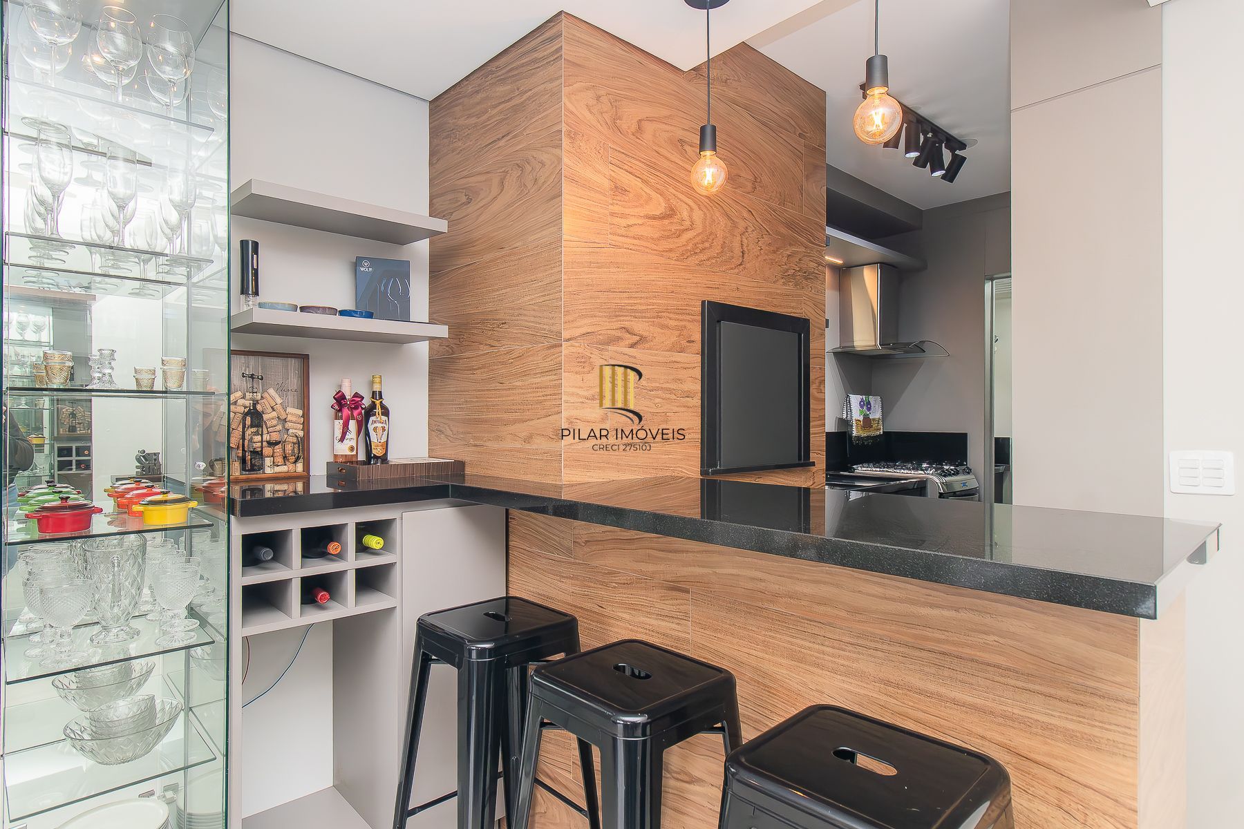 Apartamento mobiliado à venda no bairro Petrópolis