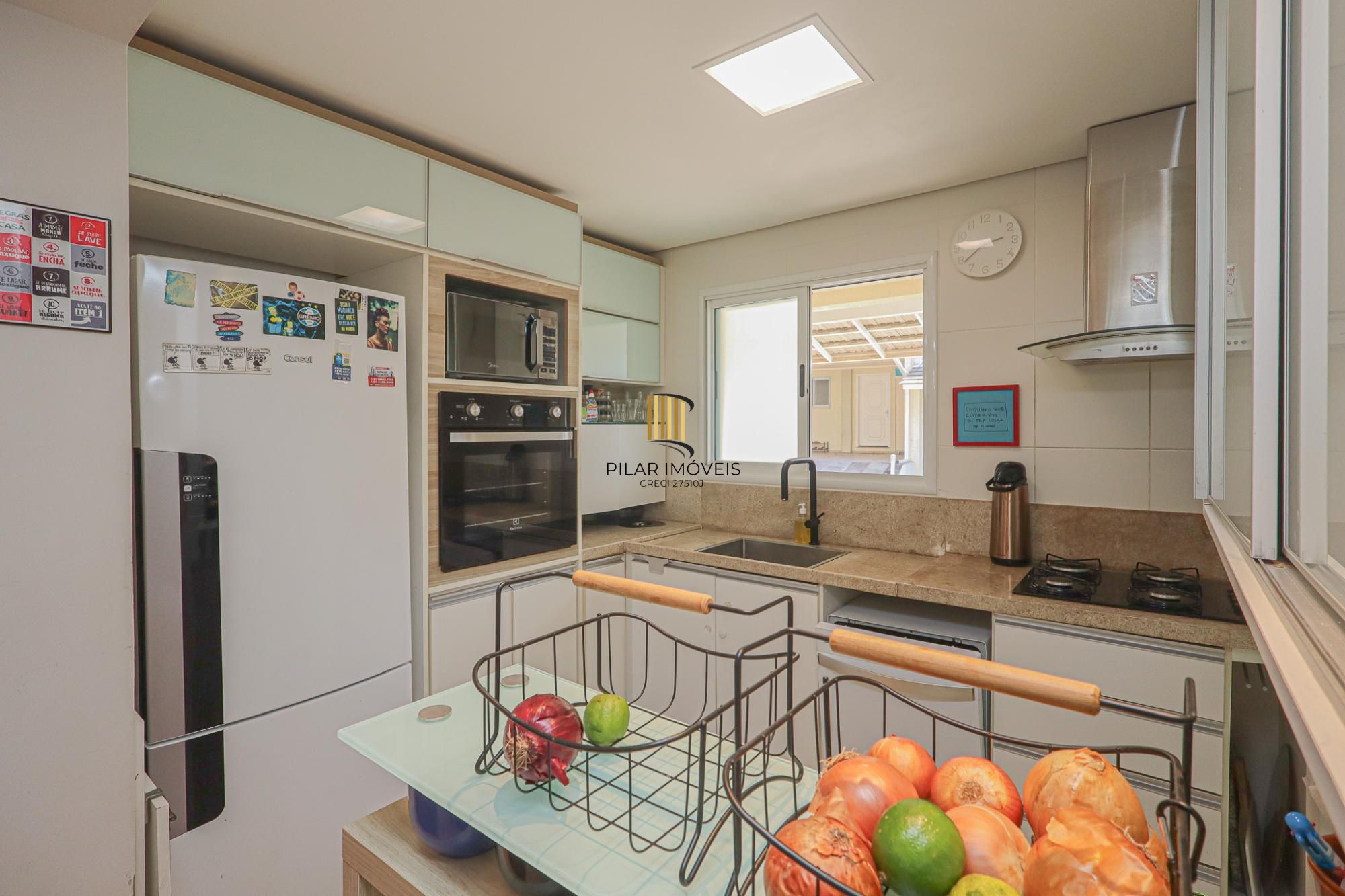 Casa em condomínio a venda no condomínio Villa Serena bairro Teresópolis