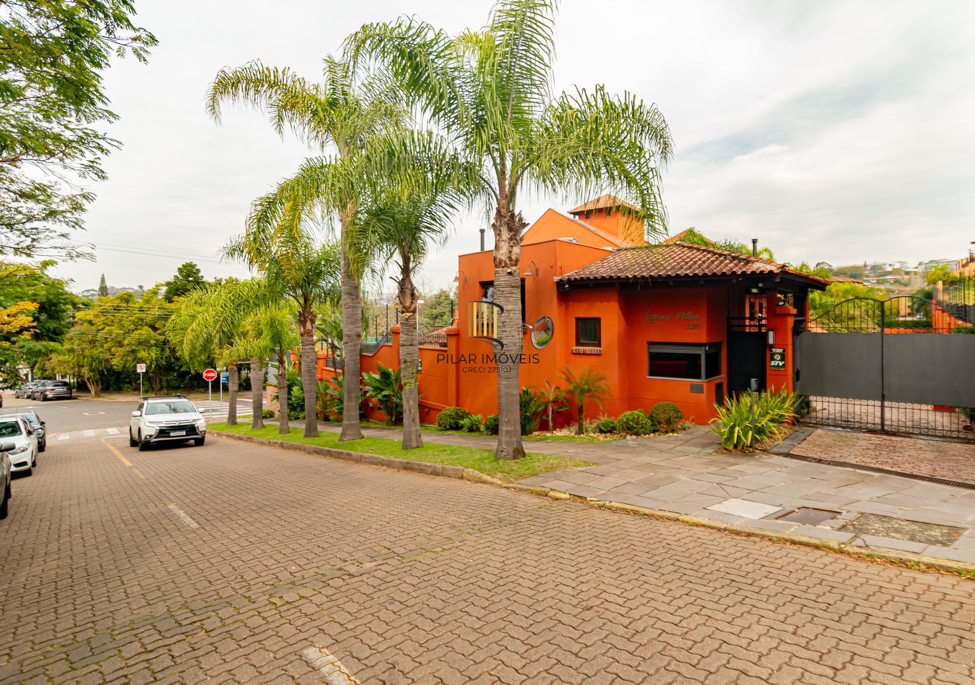 Casa em condomínio fechado a venda no bairro Três Figueiras.