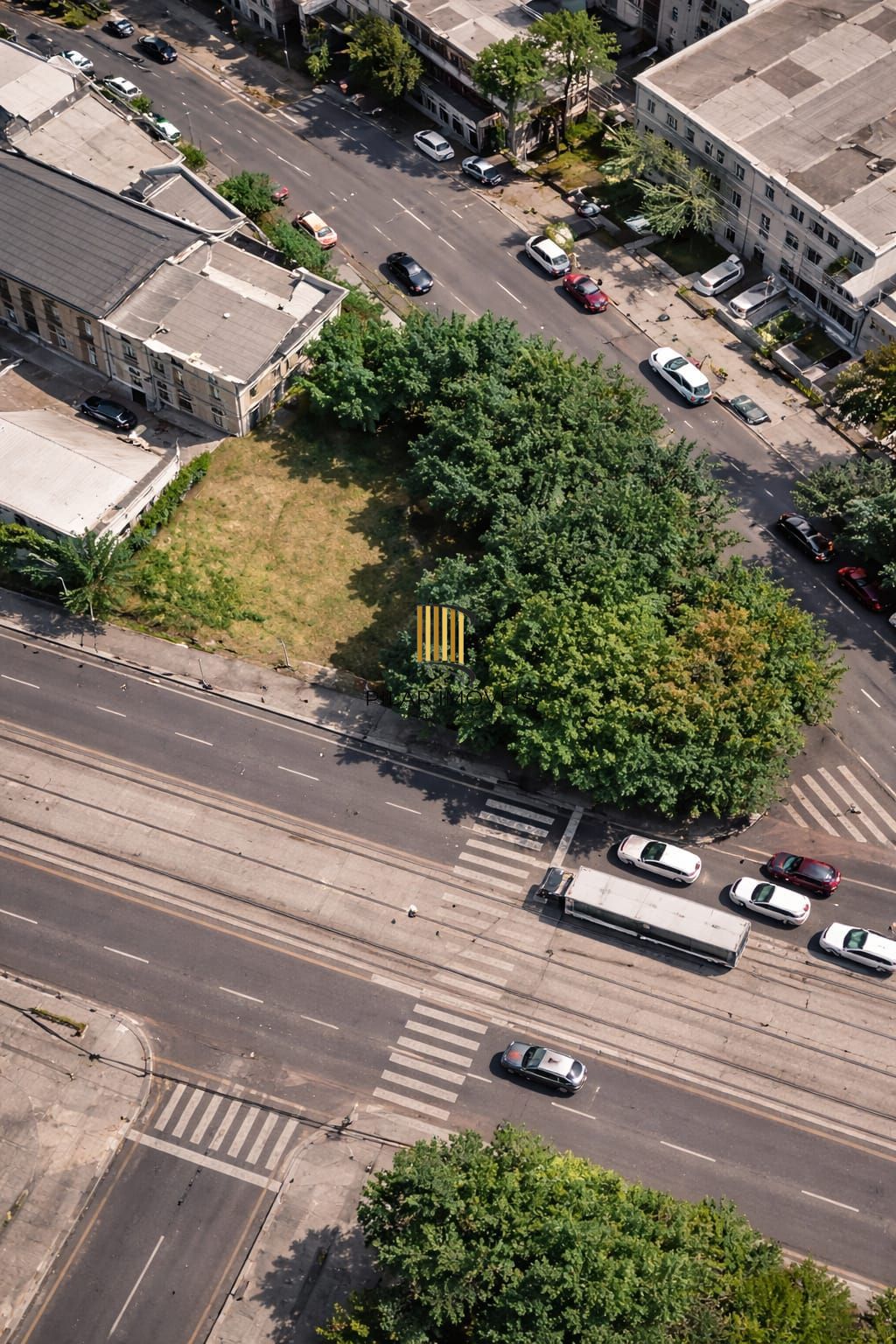 Terreno de esquina na Av. Bento Gonçalves com 732 m², duas frentes.