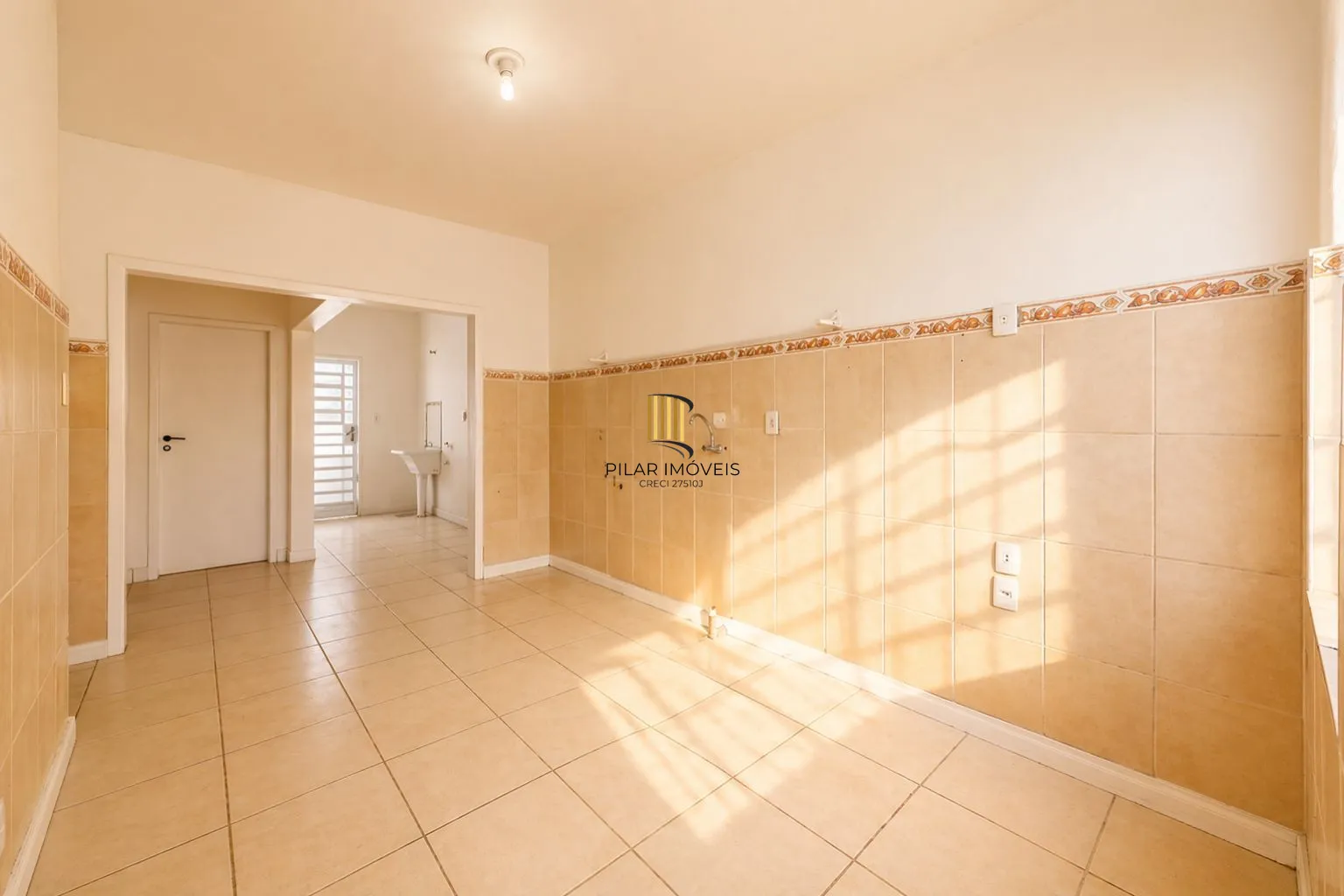 Casa Comercial/Residencial no Petrópolis com Pátio e 2 Vagas