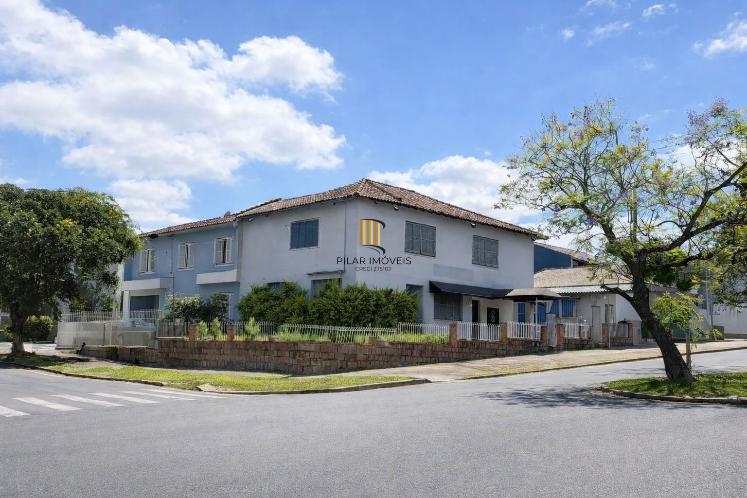 📍 Casa de Esquina com 300m² na Avenida Alberto Pasqualini – Porto Alegre - Pilar Imóveis