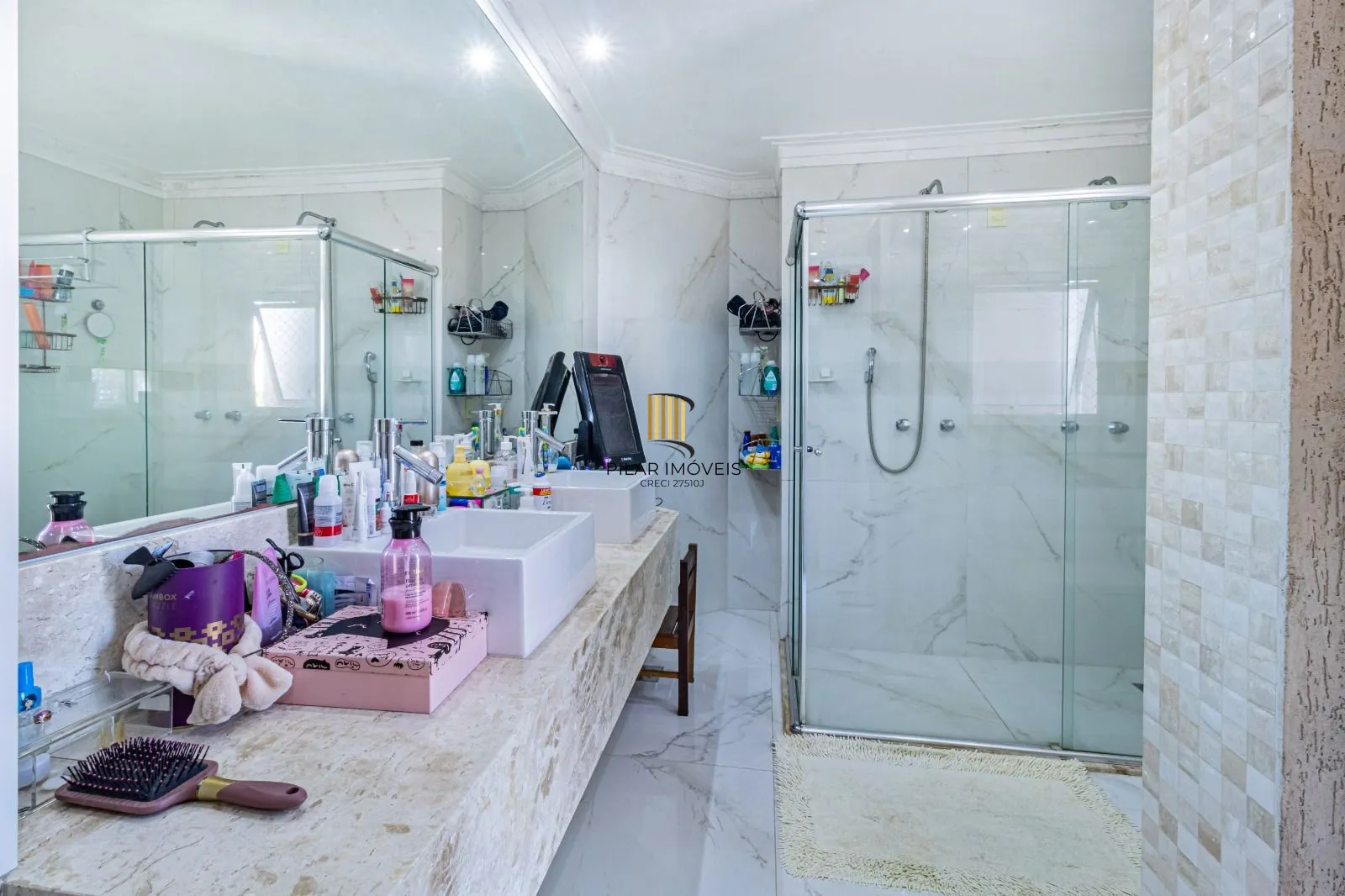 Oportunidade Única! Prédio Comercial em Localização Privilegiada em Porto Alegre