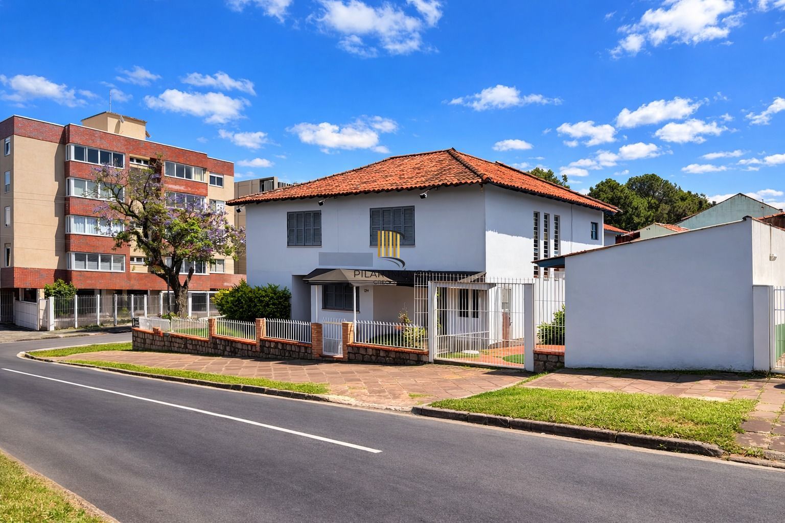 📍 Casa de Esquina com 300m² na Avenida Alberto Pasqualini – Porto Alegre