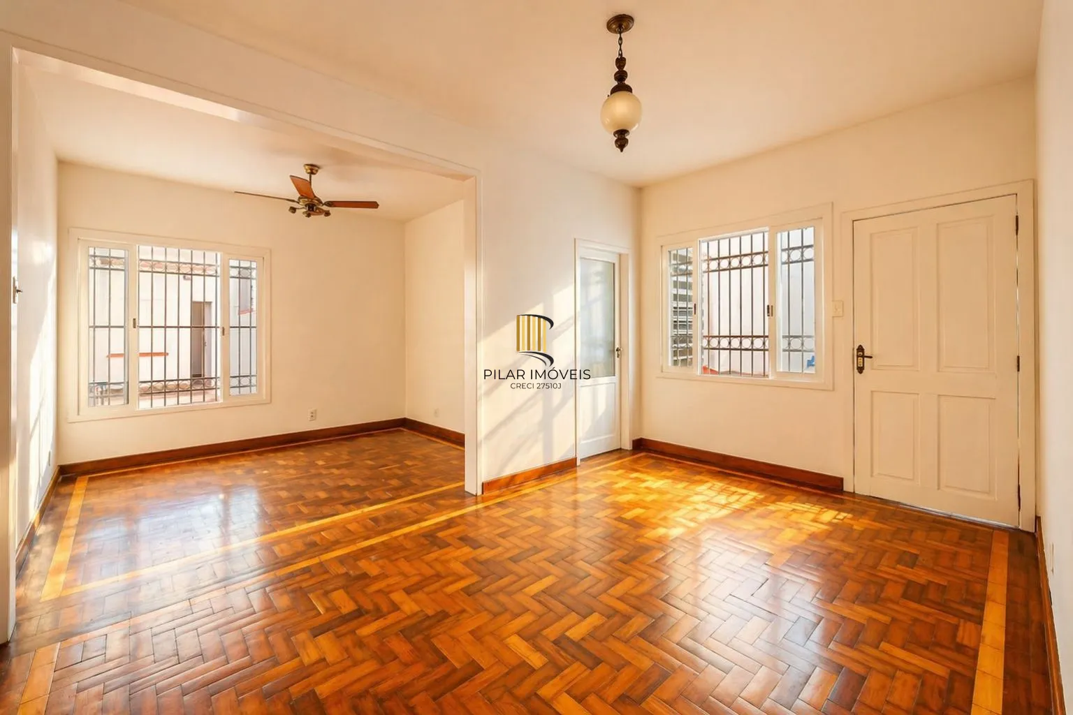 Casa Comercial/Residencial no Petrópolis com Pátio e 2 Vagas