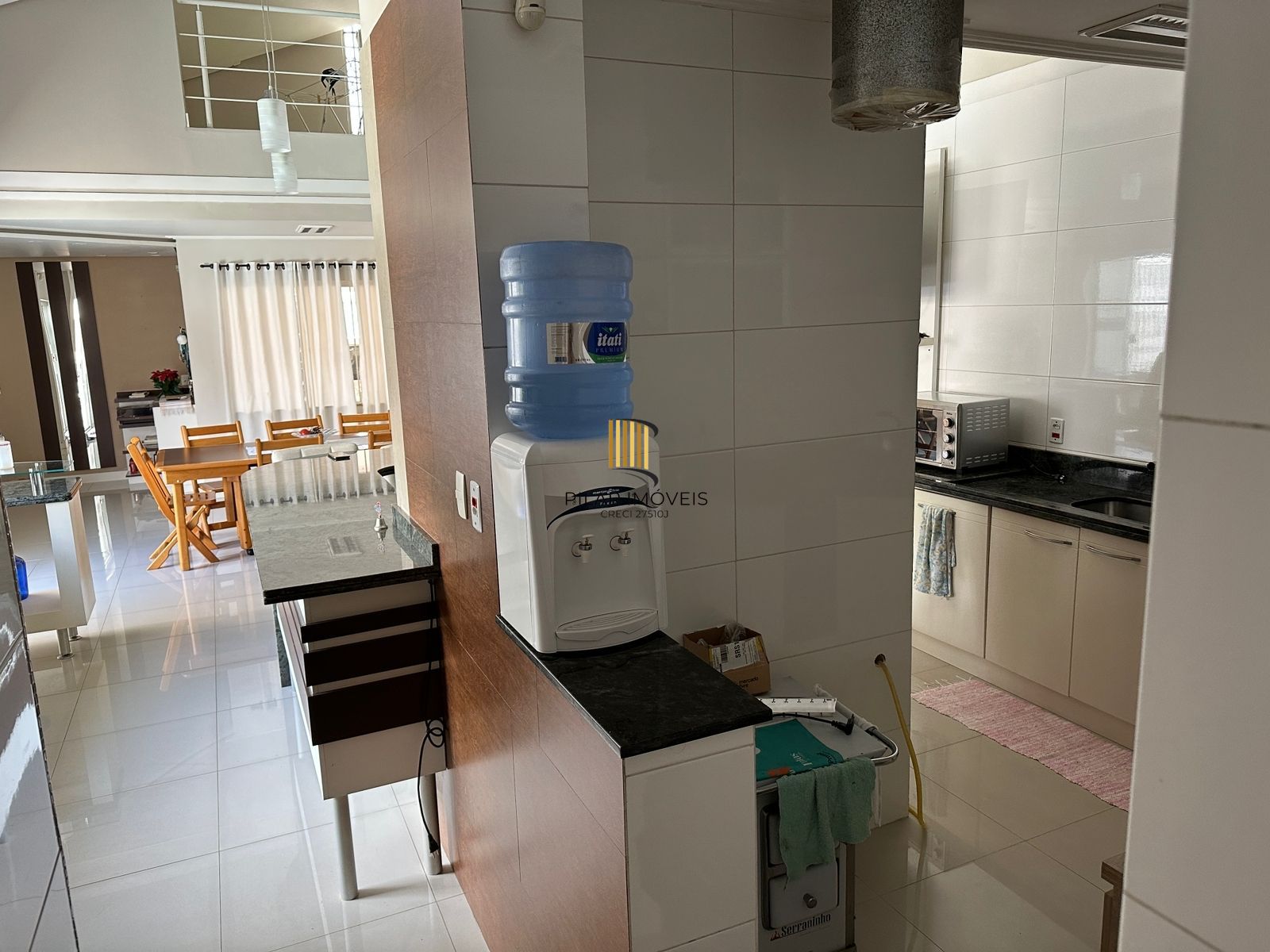 Casa 4 dormitórios no bairro Niterói