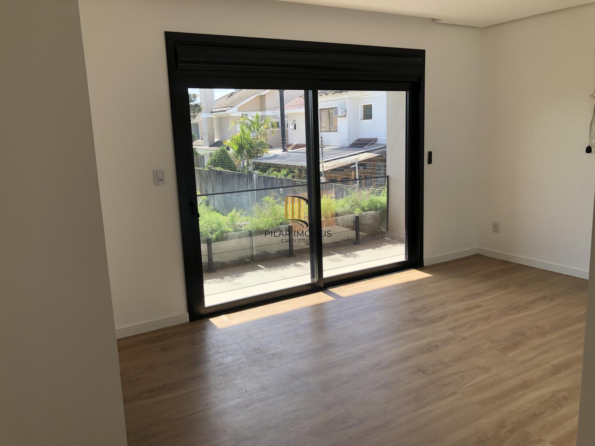 Casa 3 dormitórios no bairro Igara