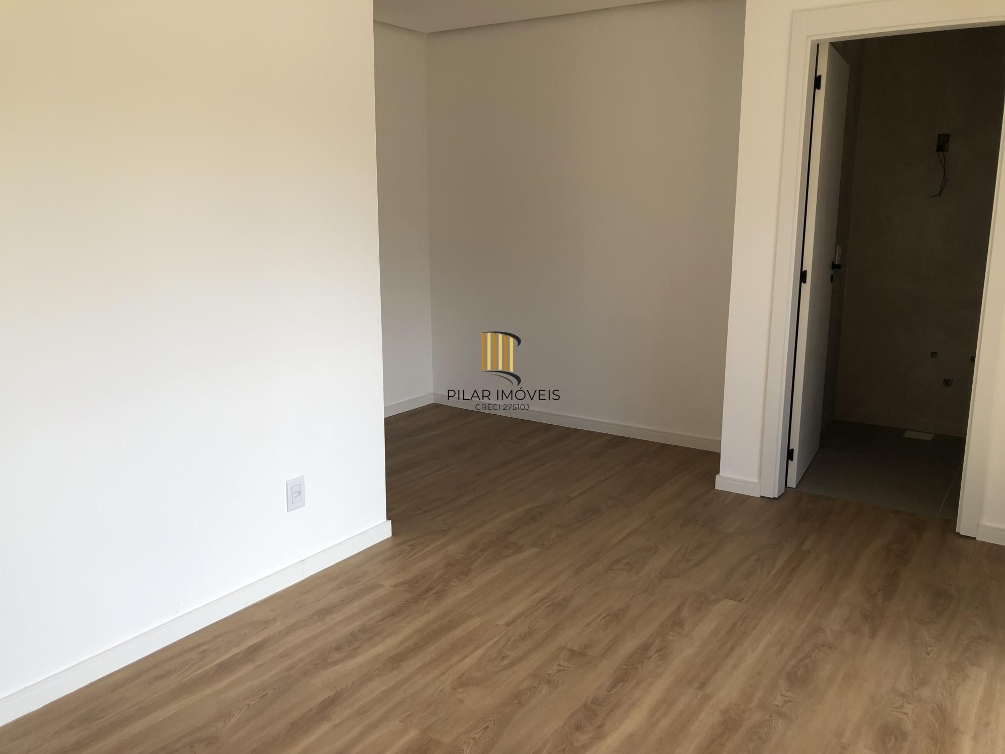 Casa 3 dormitórios no bairro Igara