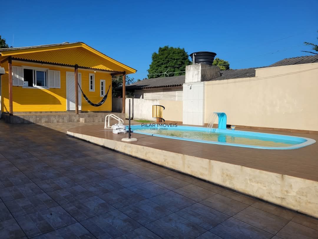 Casa 2 dormitórios no bairro Olaria