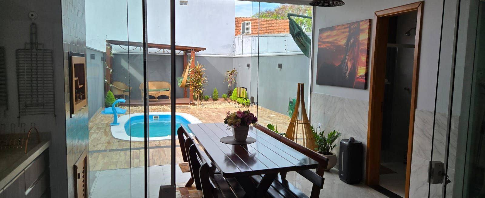 Excelente casa alto padrão, mobiliada no bairro Igara em Canoas.