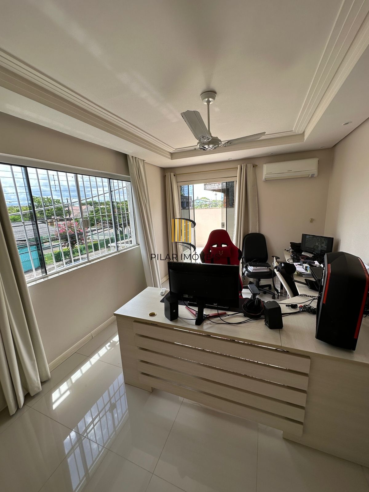 Casa 4 dormitórios no bairro Niterói