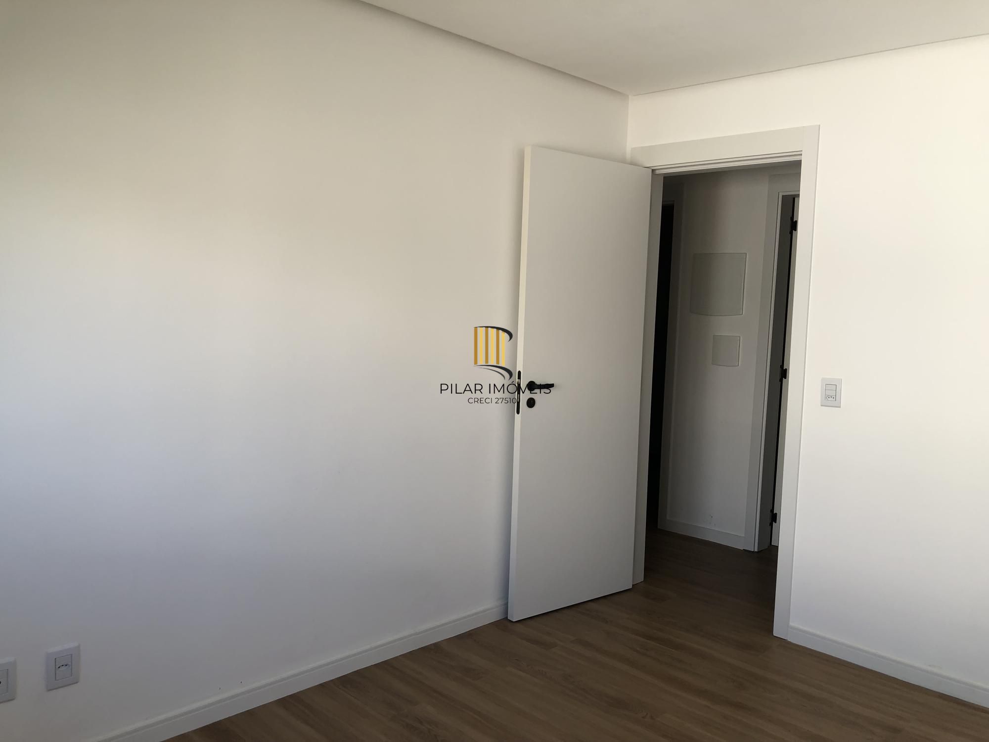 Casa 3 dormitórios no bairro Igara