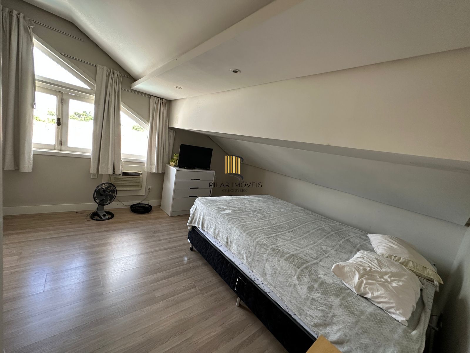 Casa 4 dormitórios no bairro Niterói