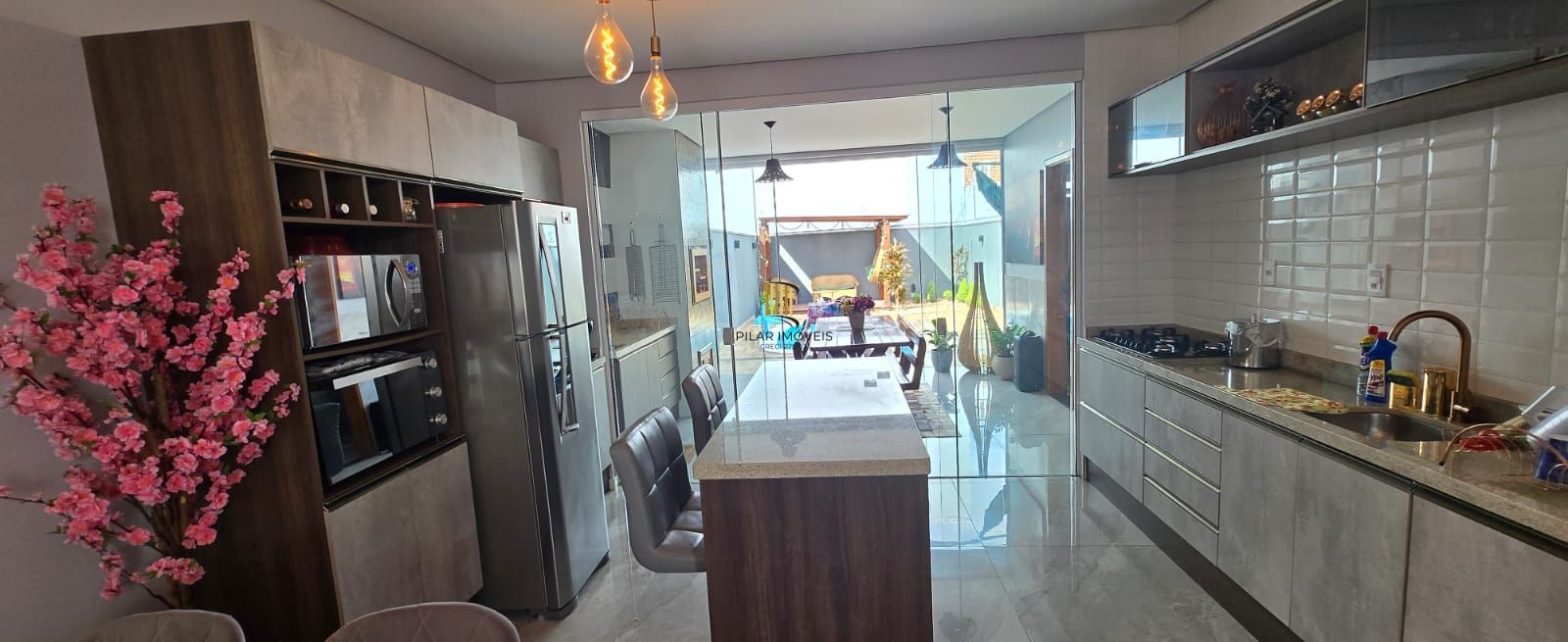 Excelente casa alto padrão, mobiliada no bairro Igara em Canoas.