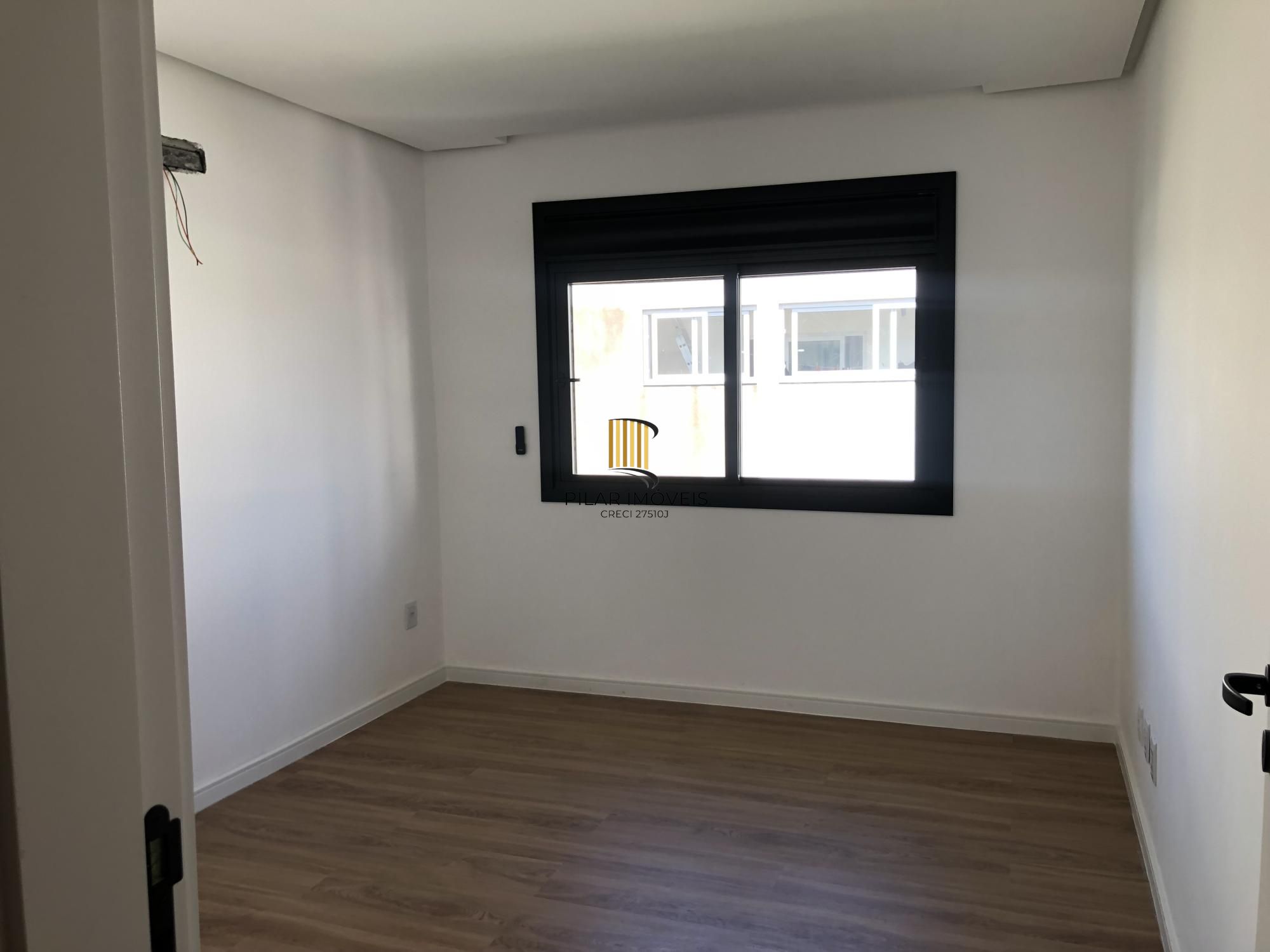 Casa 3 dormitórios no bairro Igara