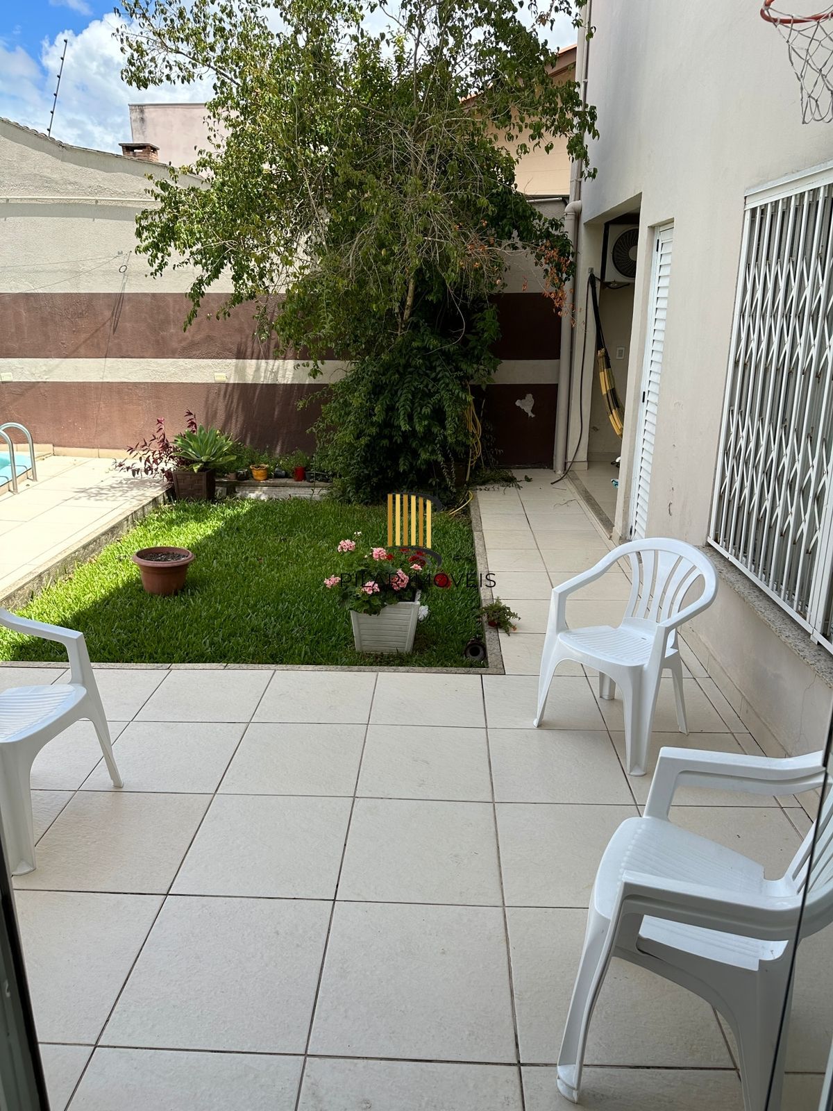 Casa 4 dormitórios no bairro Niterói