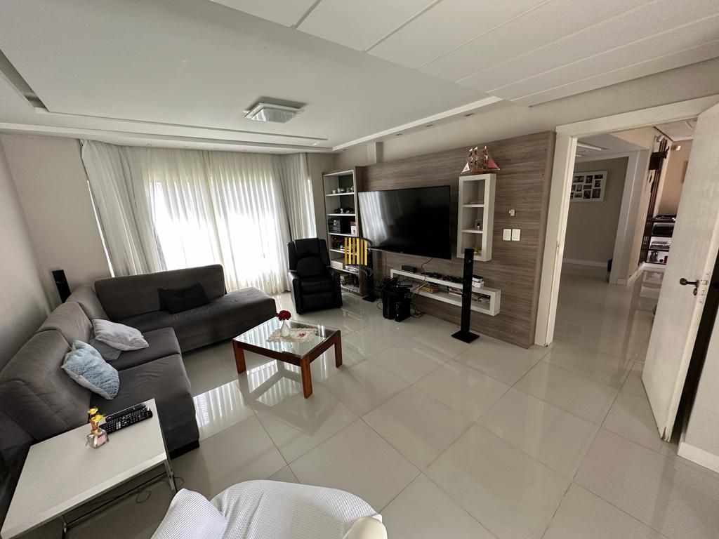 Casa 4 dormitórios no bairro Niterói