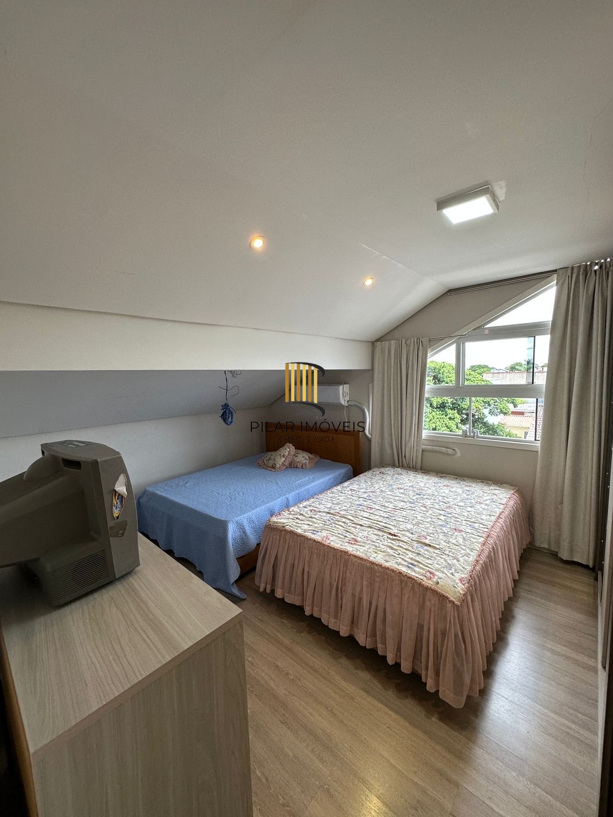 Casa 4 dormitórios no bairro Niterói