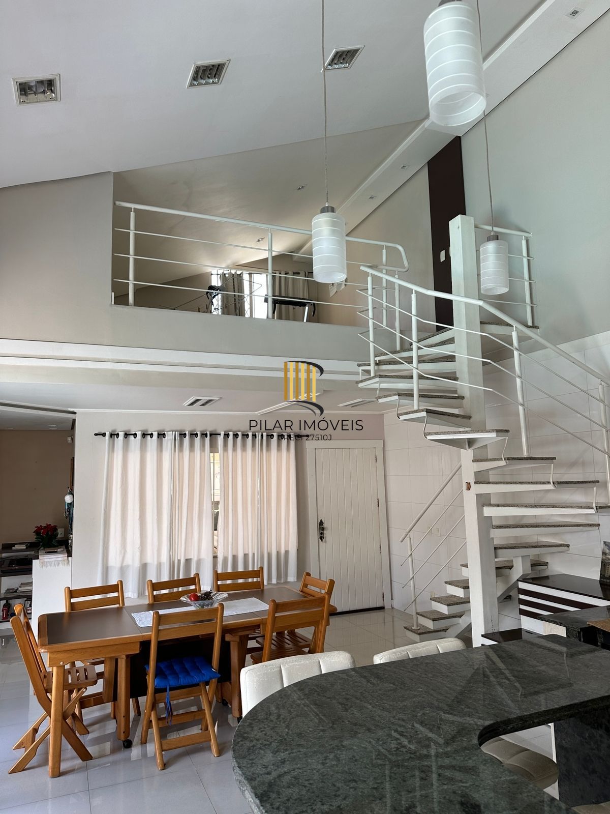 Casa 4 dormitórios no bairro Niterói