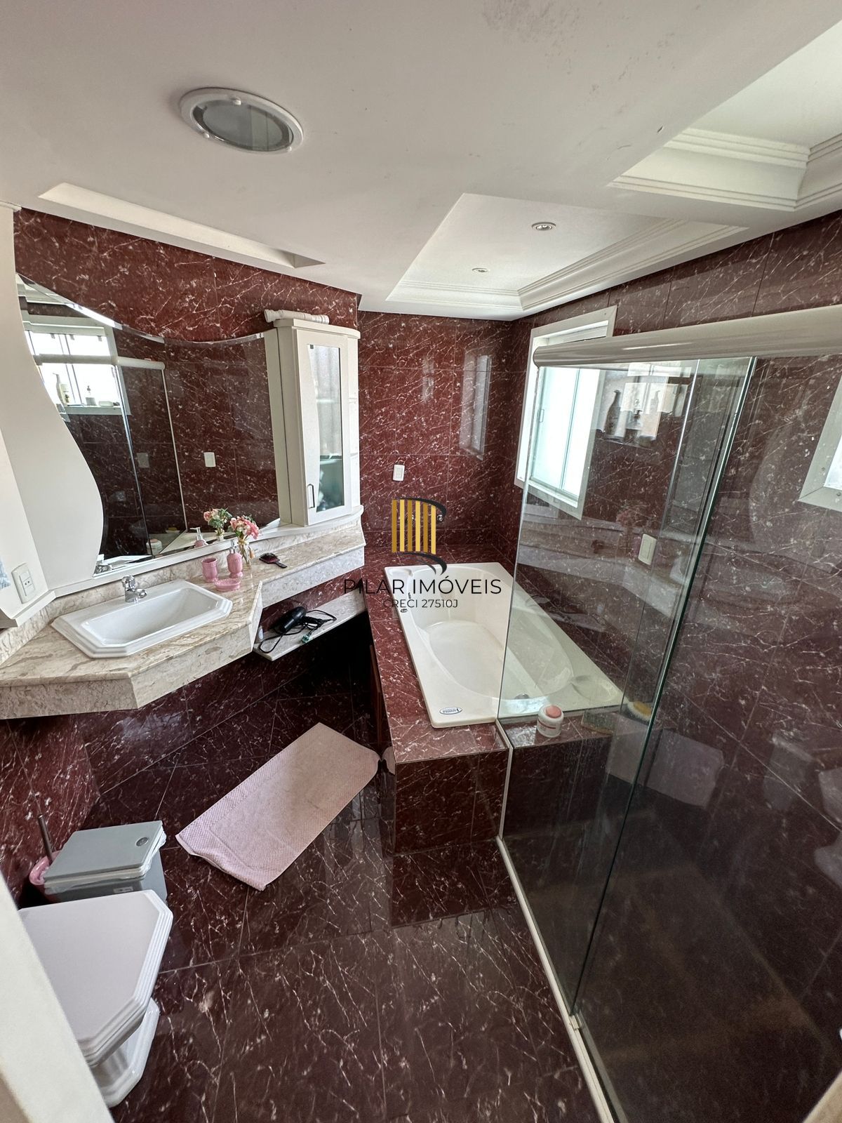 Casa 4 dormitórios no bairro Niterói