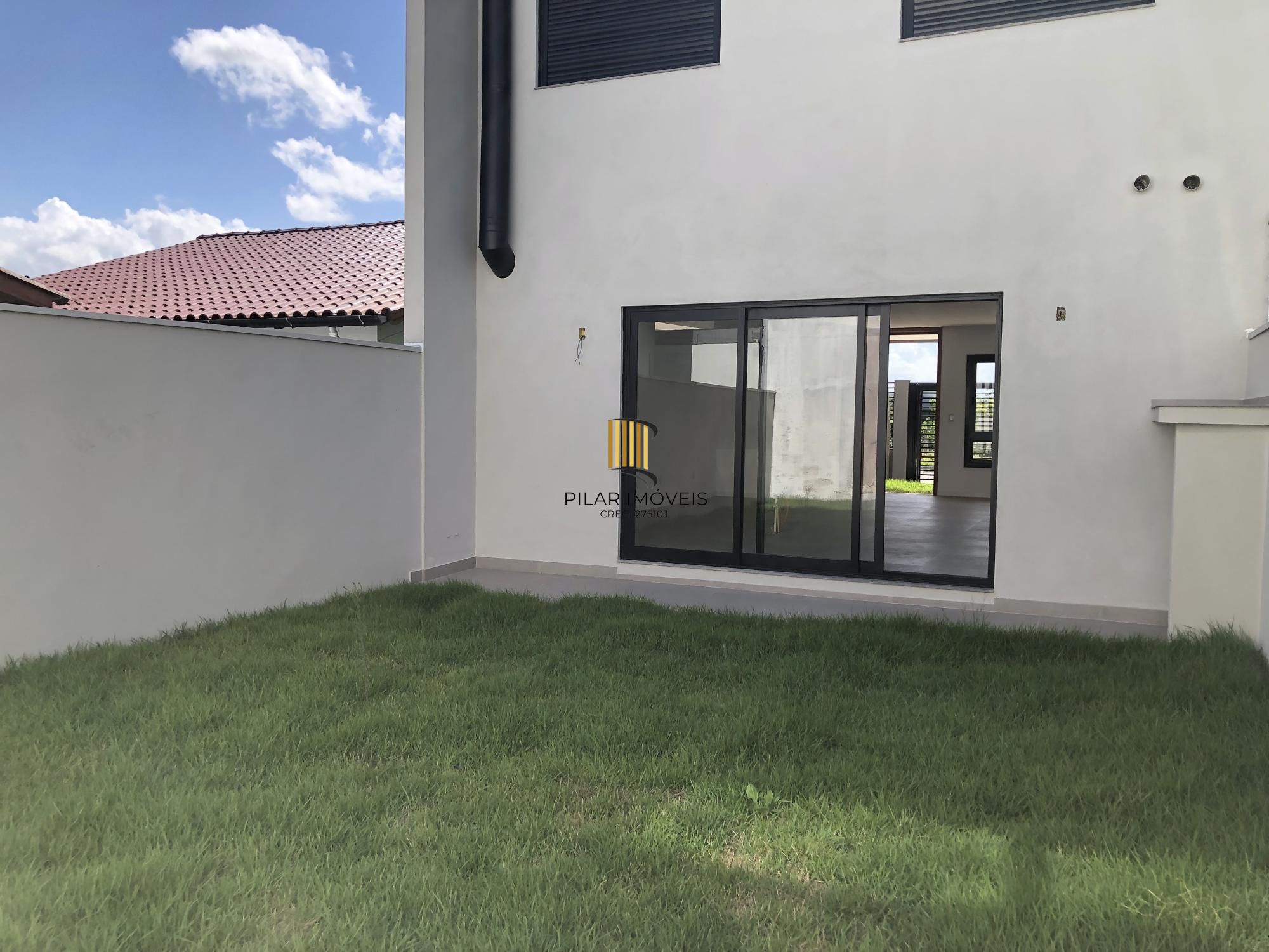 Casa 3 dormitórios no bairro Igara