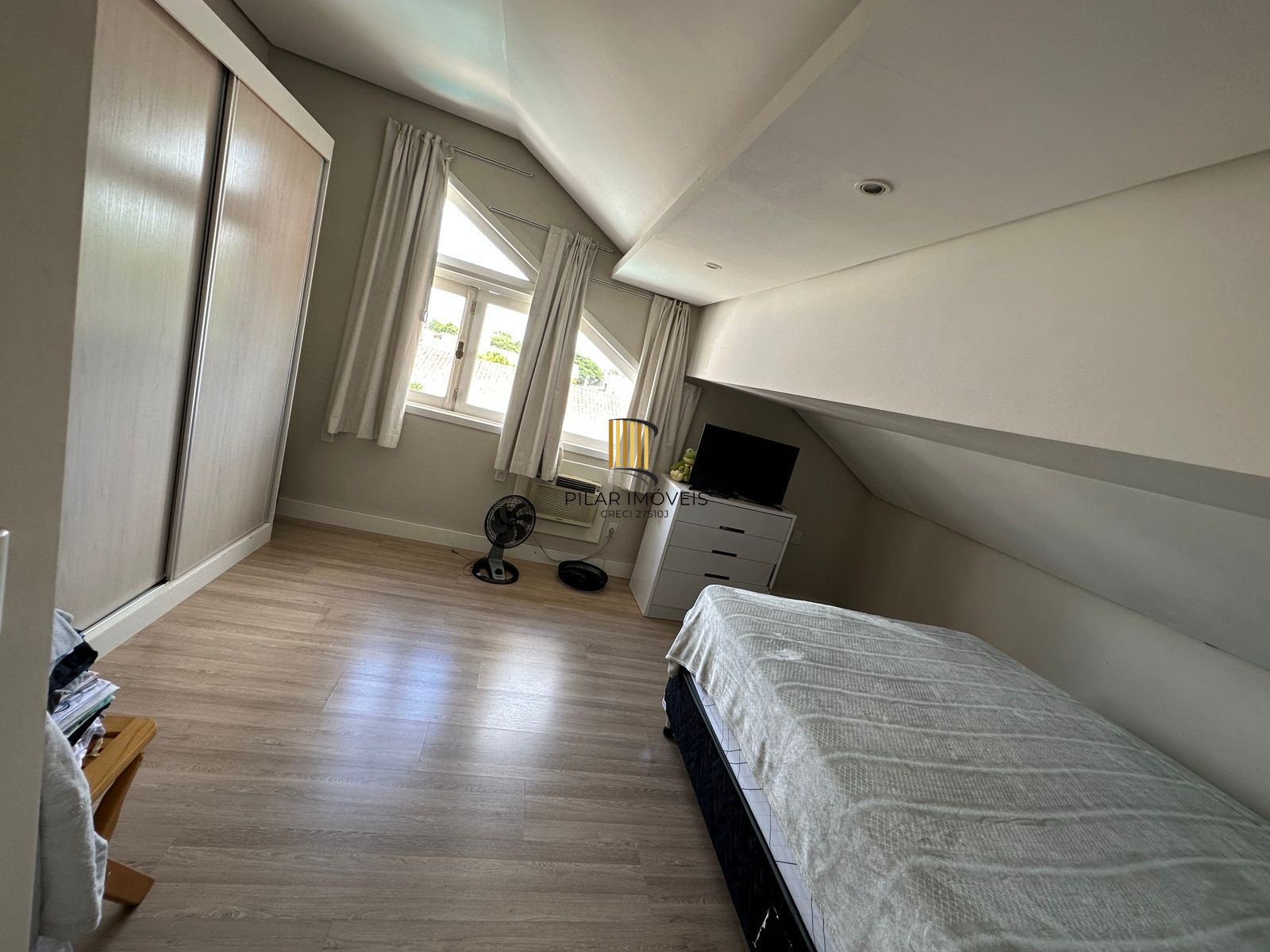 Casa 4 dormitórios no bairro Niterói